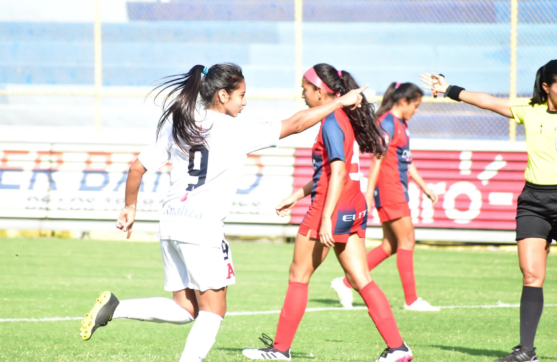 Giải bóng đá nữ vô địch quốc gia El Salvador là gì?