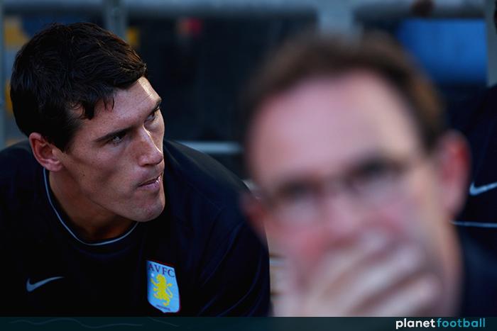 " Gareth Barry thời trẻ tại Aston Villa." width=