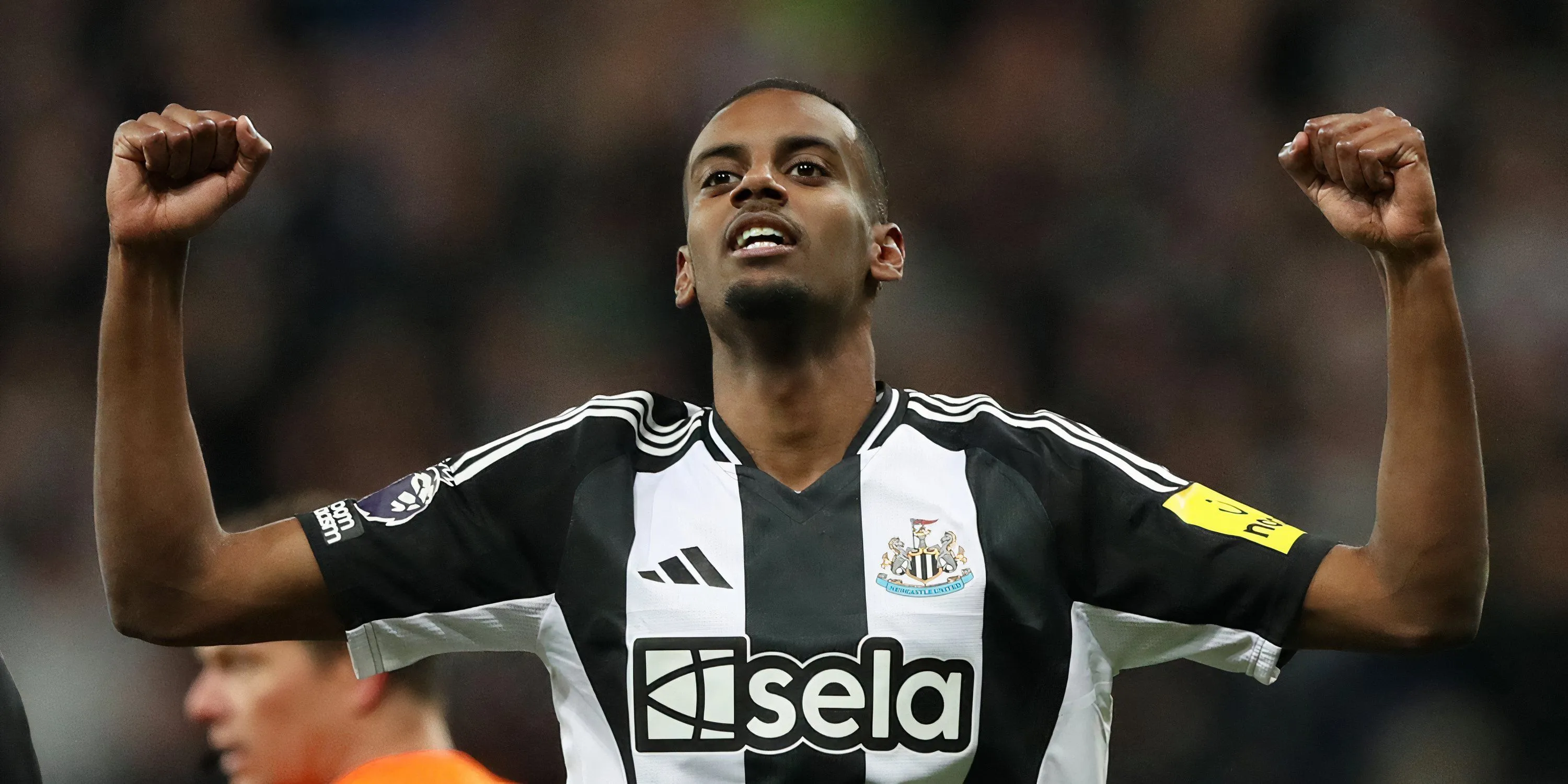Alexander Isak thi đấu cho Newcastle, mục tiêu chuyển nhượng hàng đầu của Liverpool