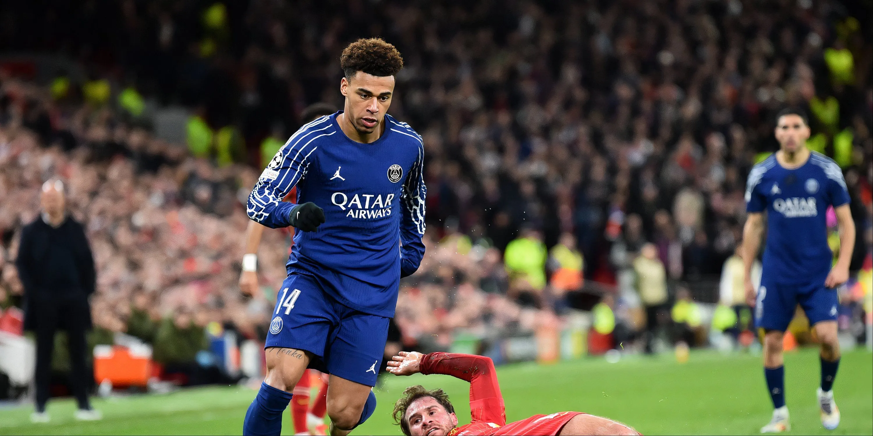 Desire Doue thể hiện kỹ năng đi bóng trong màu áo PSG mùa giải này