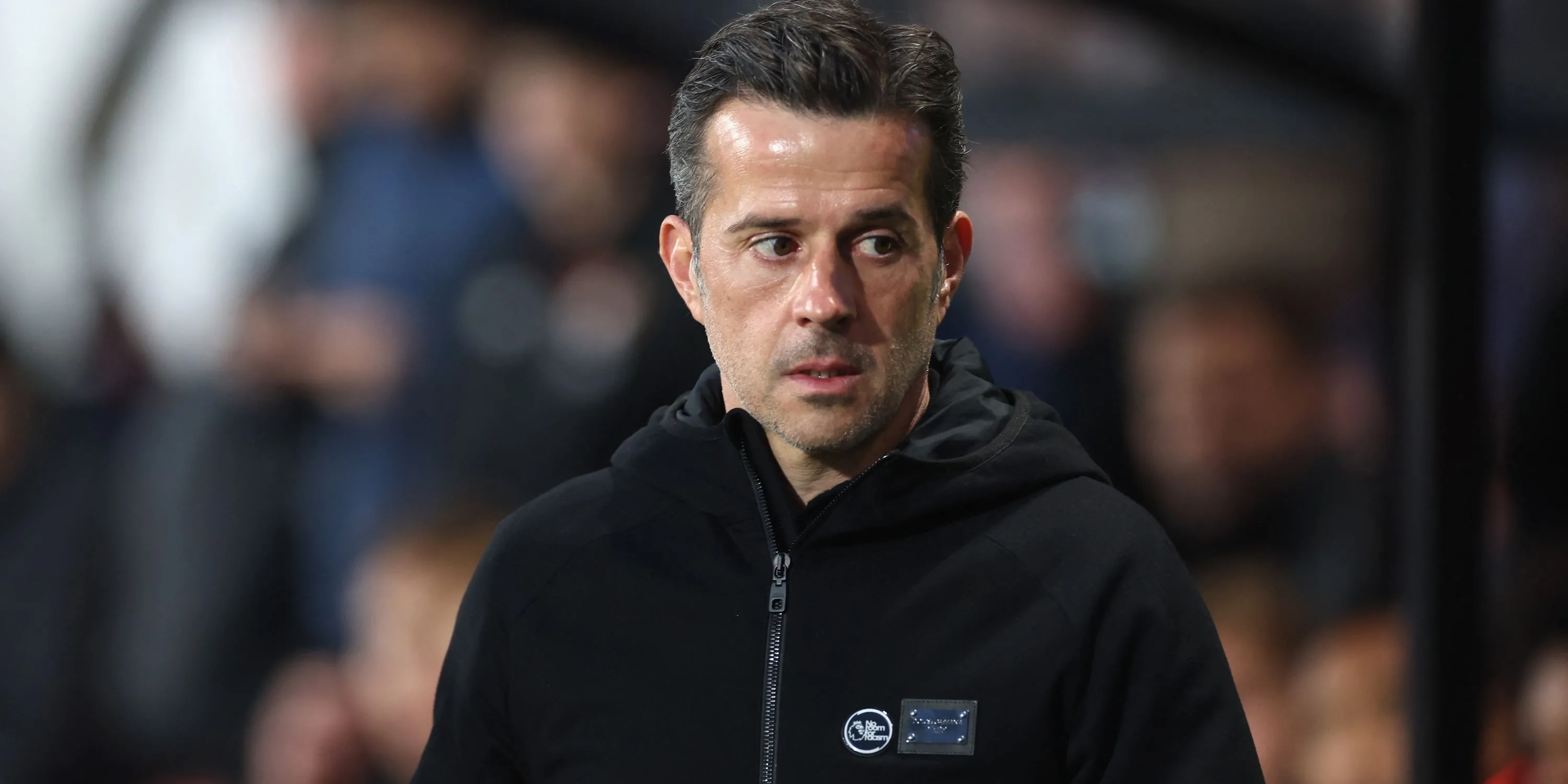 Marco Silva chỉ đạo trên sân trong màu áo Fulham