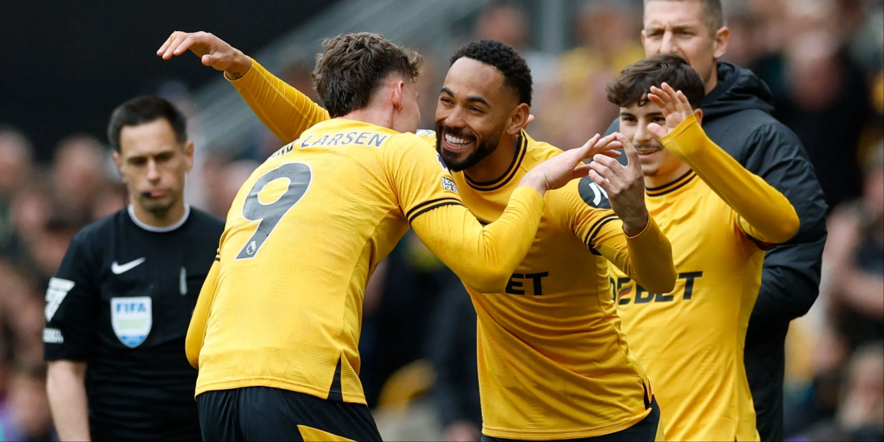 Matheus Cunha ăn mừng bàn thắng trong màu áo Wolves