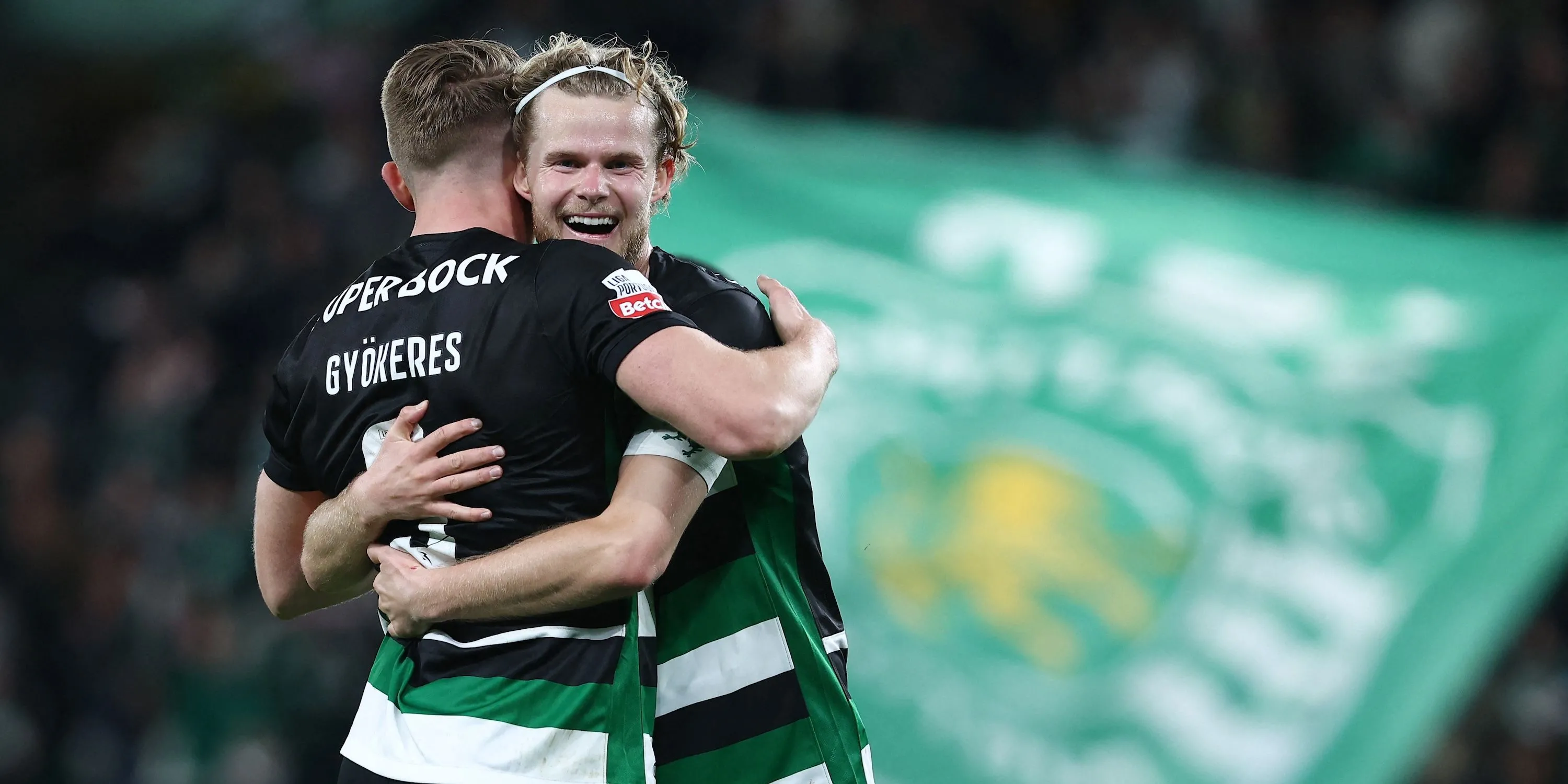 Morten Hjulmand (phải) ăn mừng bàn thắng cùng đồng đội Viktor Gyokeres tại Sporting CP