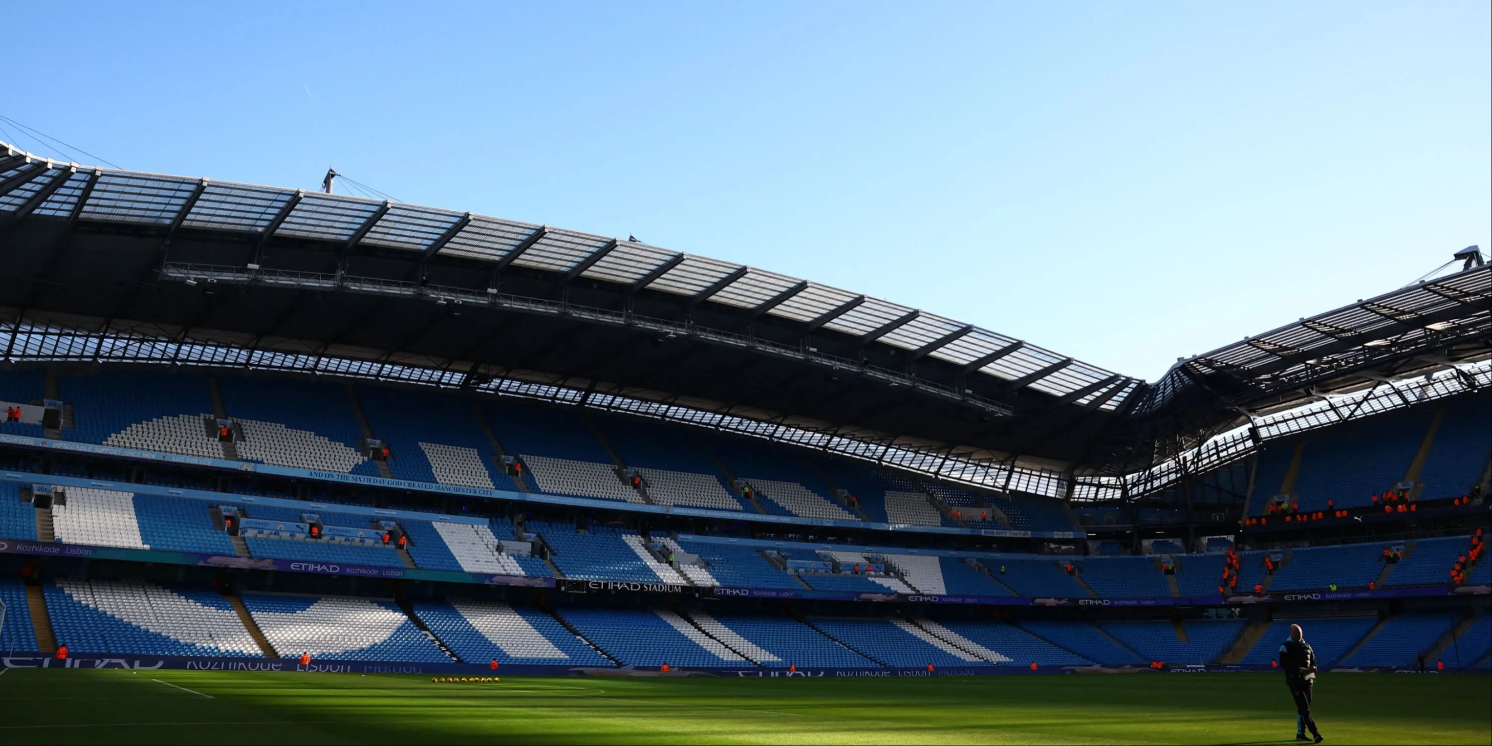 Sân vận động Etihad, sân nhà của Manchester City, trong bối cảnh vụ kiện FFP