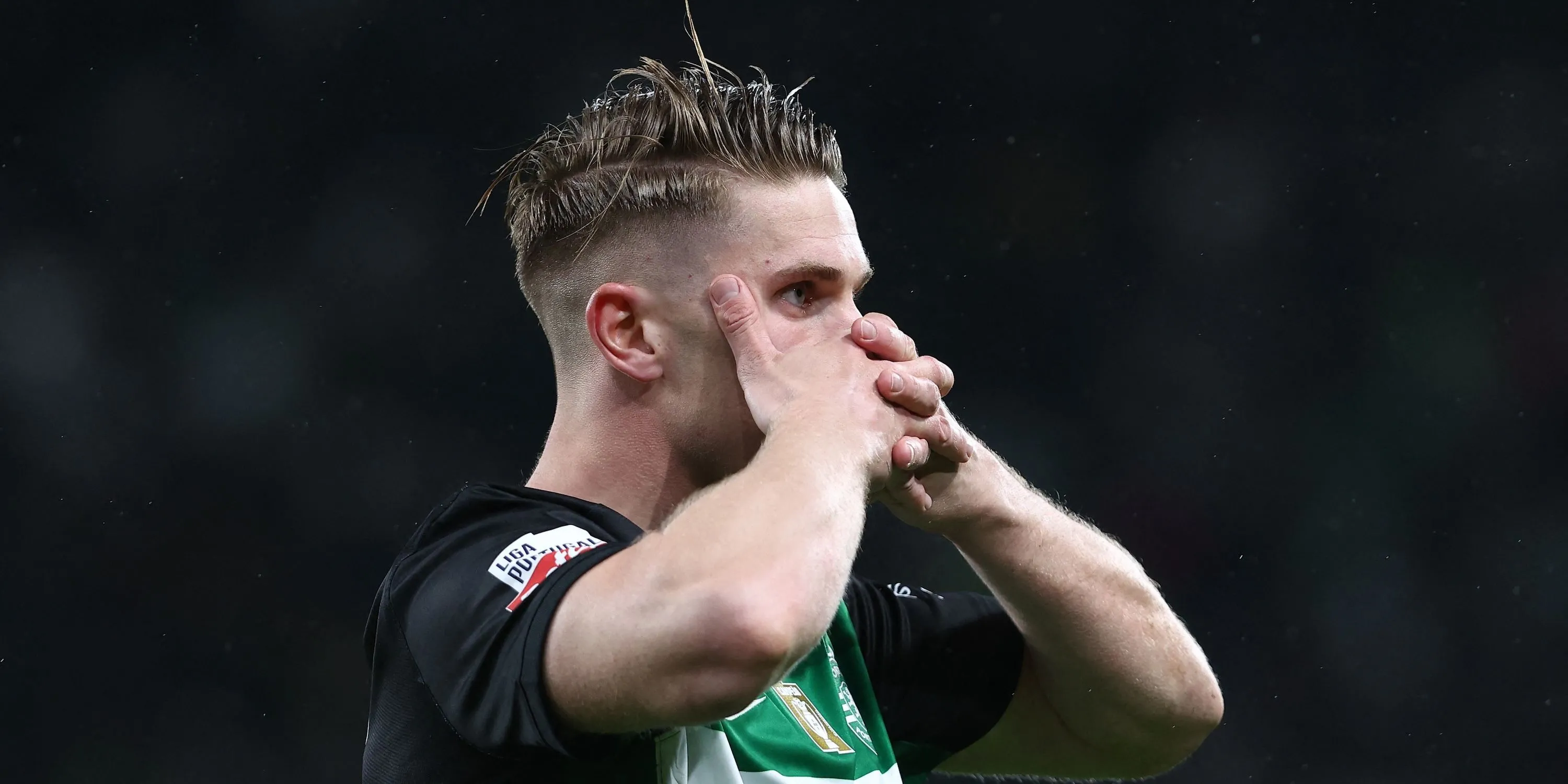 Tiền đạo Viktor Gyökeres ăn mừng bàn thắng thứ ba, hoàn tất cú hat-trick cho Sporting CP