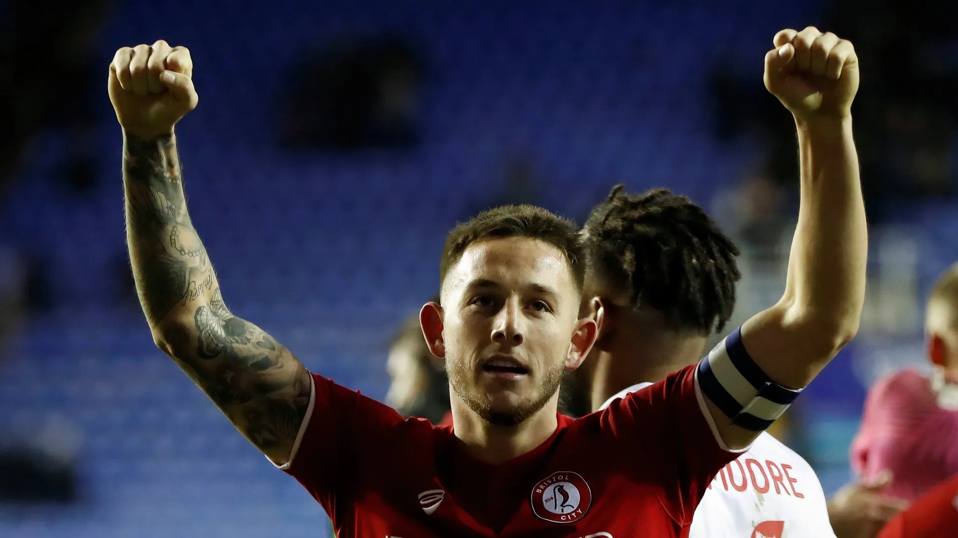 Tiền vệ Josh Brownhill trả lời phỏng vấn về tương lai hợp đồng với Burnley