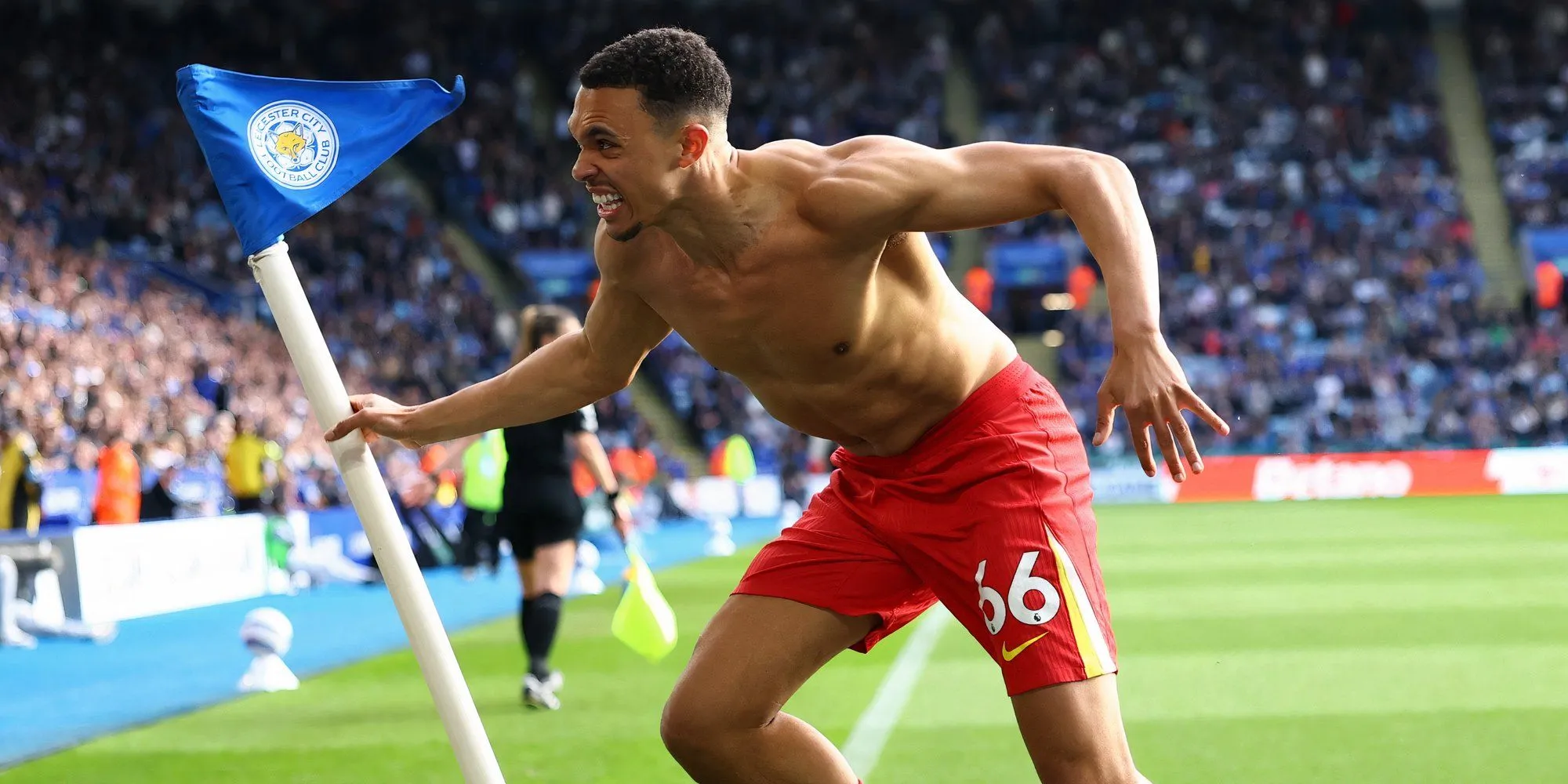 Trent Alexander-Arnold trong màu áo Liverpool trước khả năng chuyển đến Real Madrid