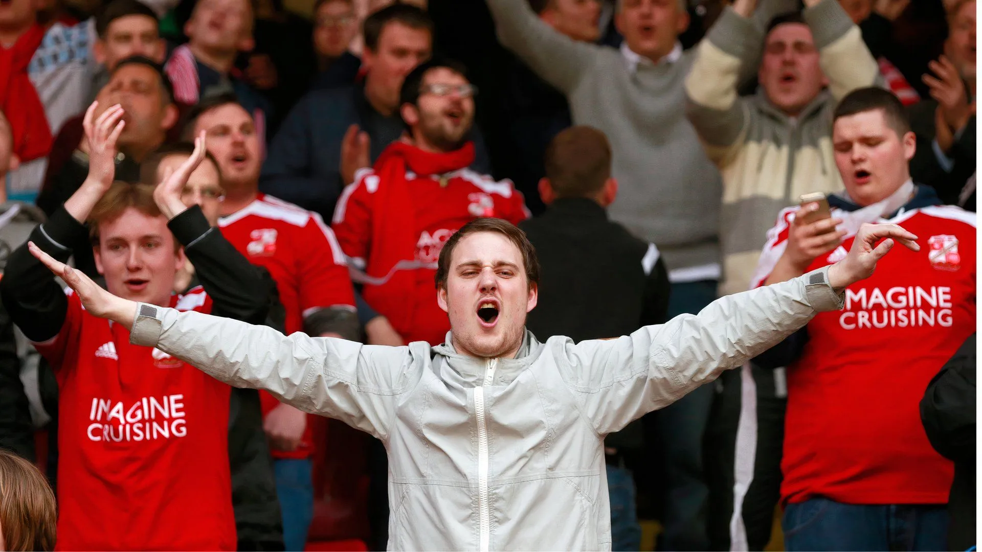 Cổ động viên Swindon Town mong muốn tài năng trẻ Botan Ameen tiếp tục cống hiến cho câu lạc bộ