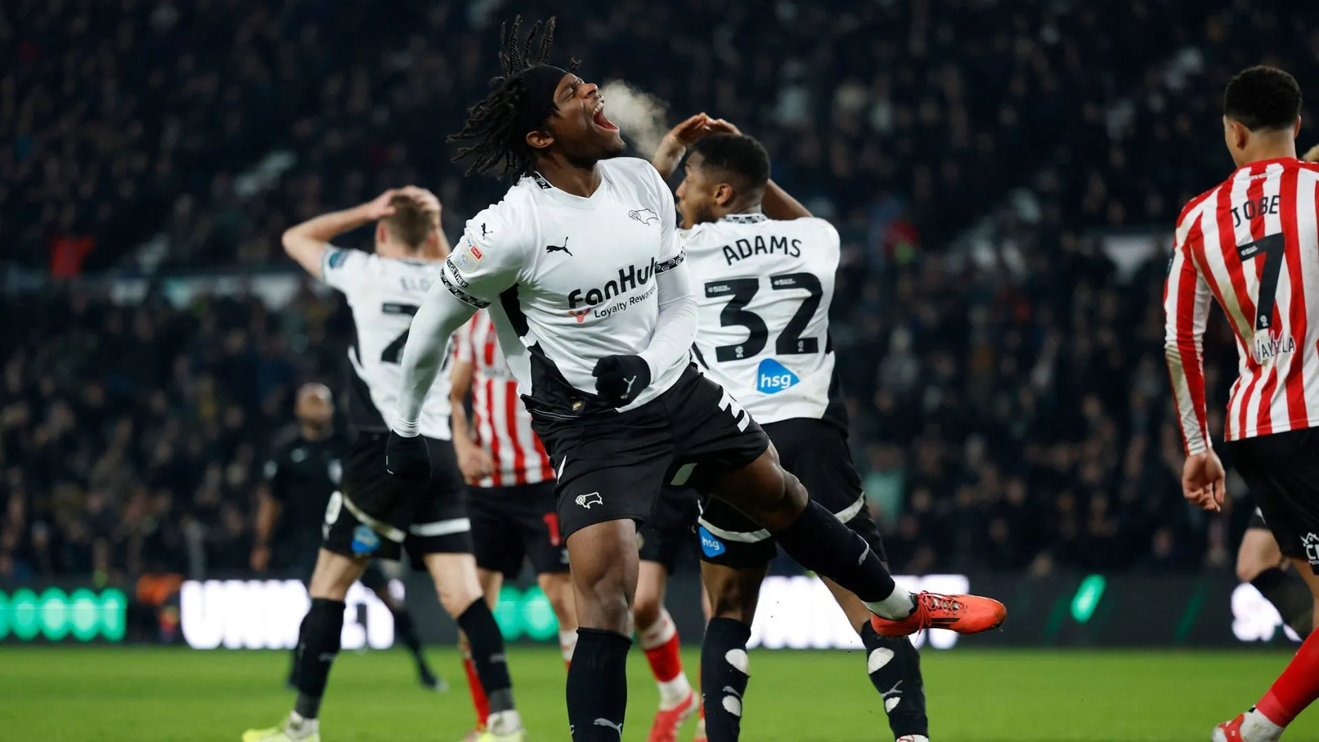 Dajaune Brown trong trận đấu giữa Derby County và Sunderland tại Championship