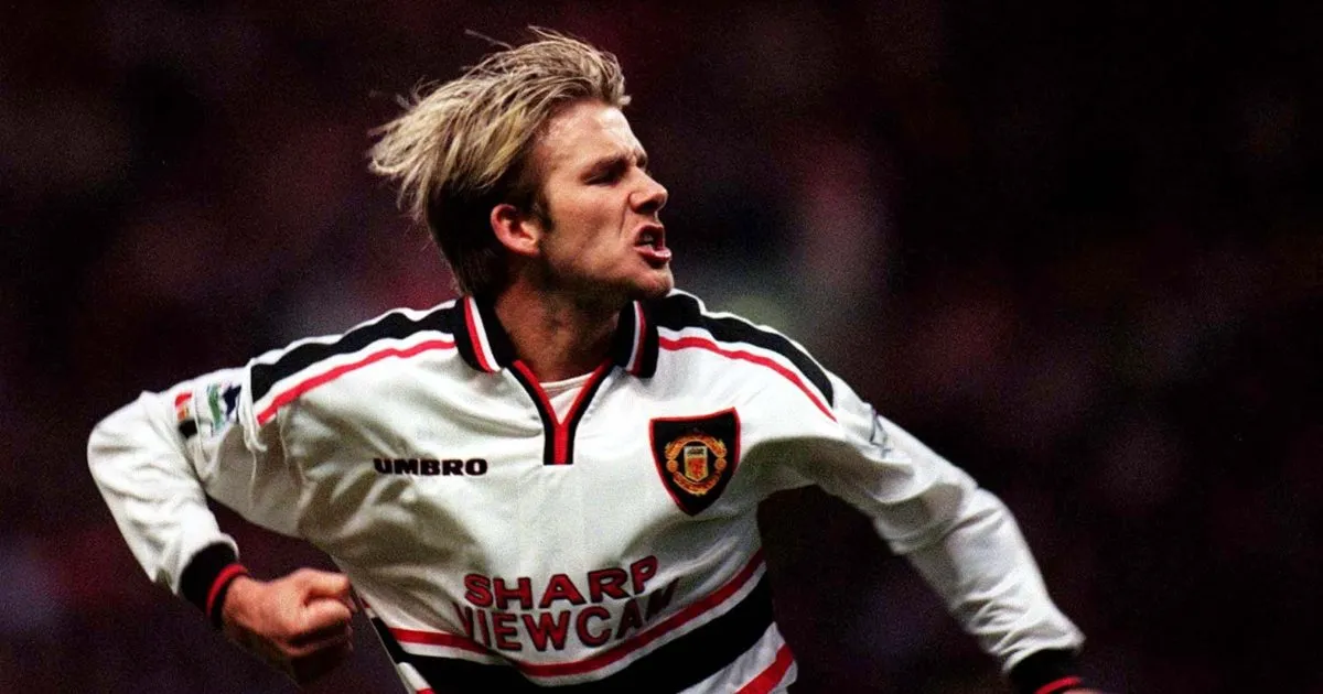 David Beckham trong màu áo Manchester United ăn mừng bàn thắng hoặc kiến tạo quan trọng mùa giải 1998/99