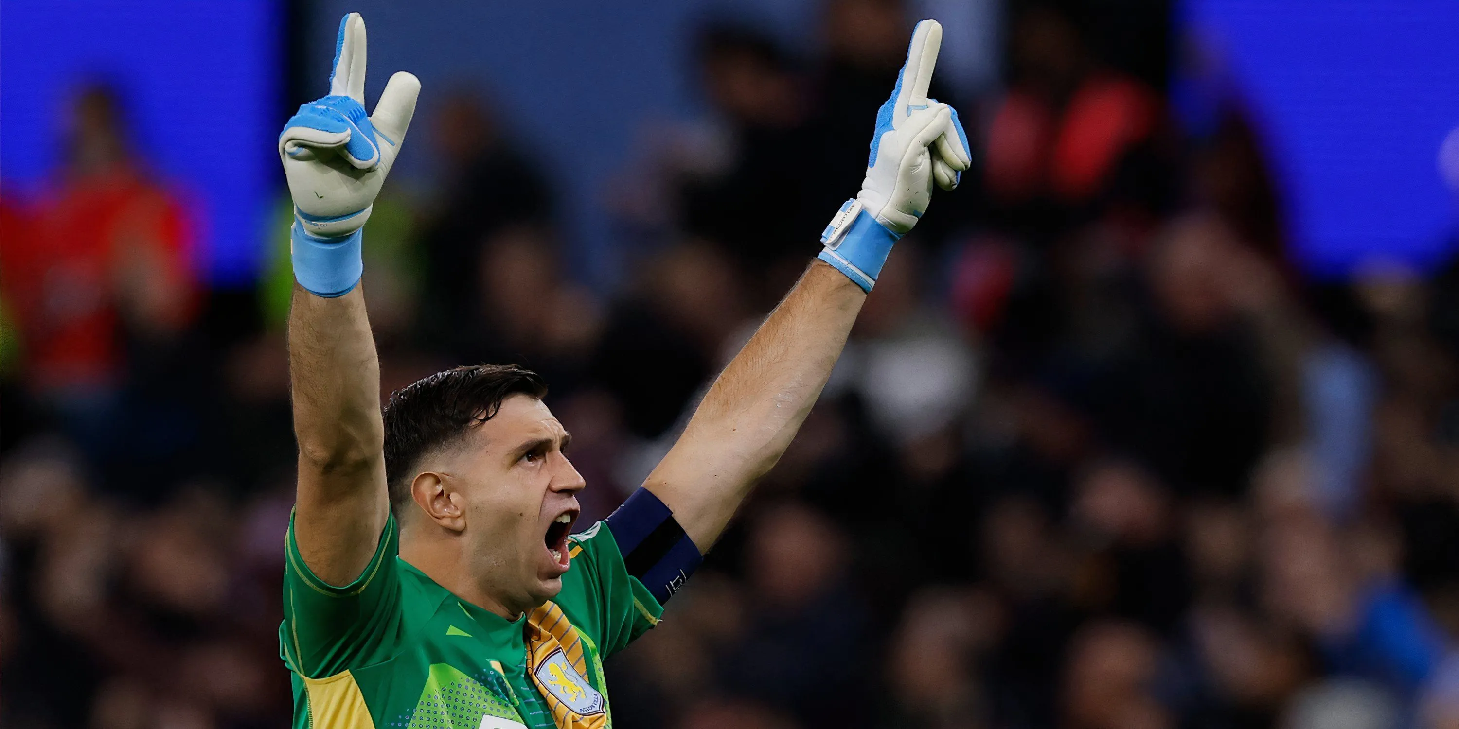 Emi Martínez, thủ môn Aston Villa, trong một pha thi đấu