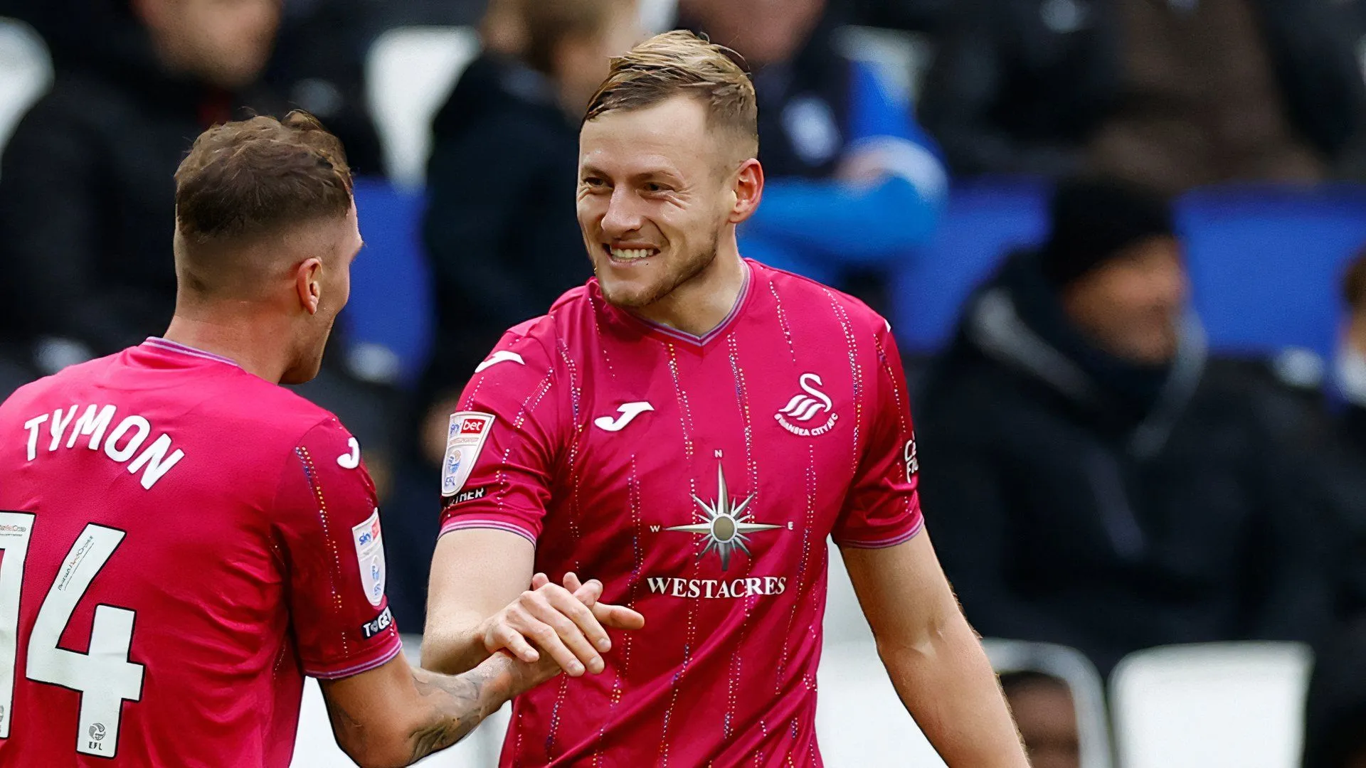 Harry Darling thi đấu cho Swansea City tại giải Championship