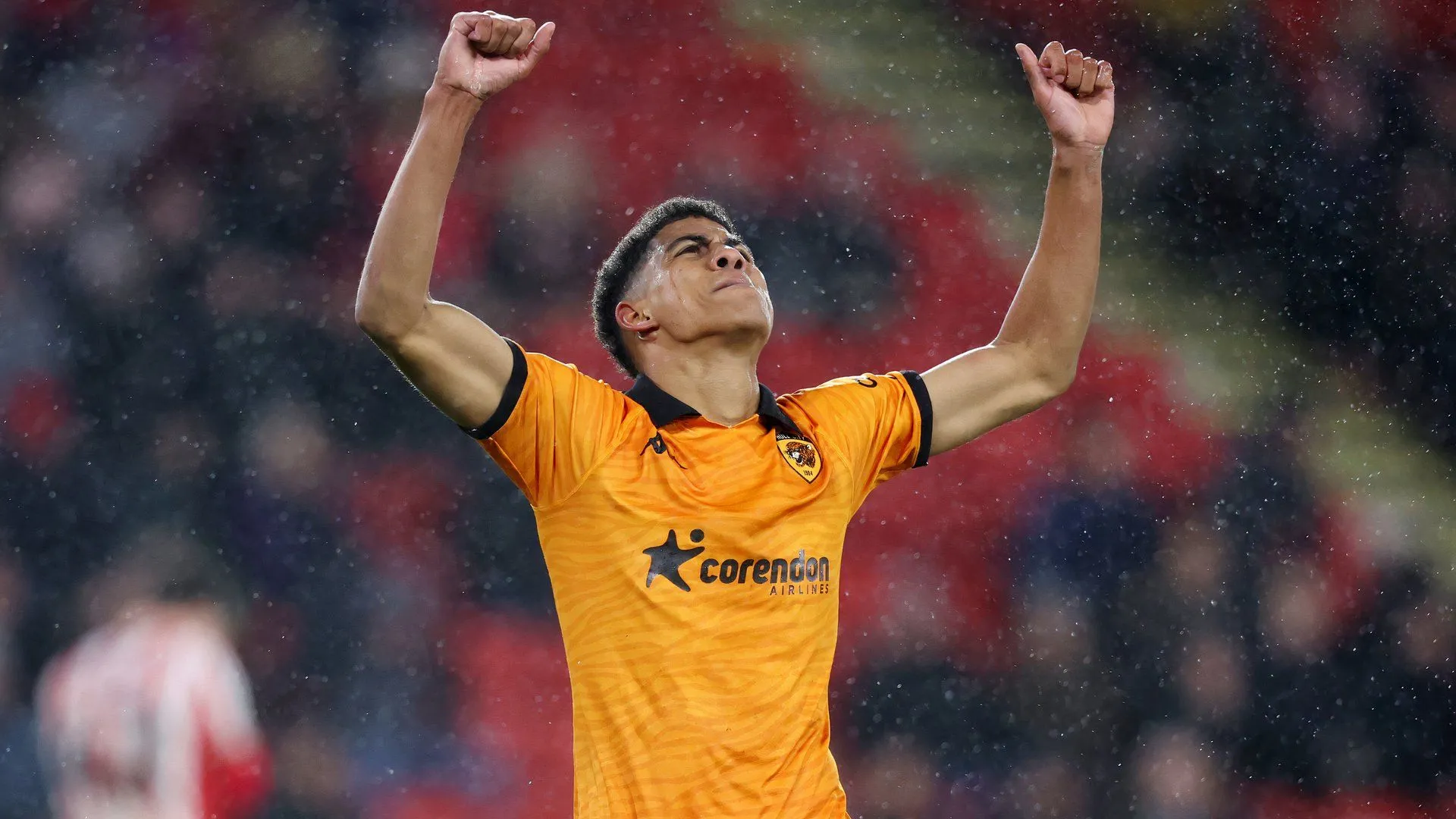 Hậu vệ Cody Drameh thi đấu cho Hull City giữa tin đồn chuyển nhượng