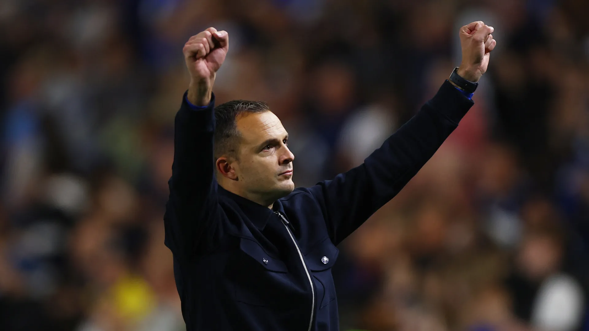 HLV Chris Davies của Birmingham City, người có thể giúp Louie Barry phát triển