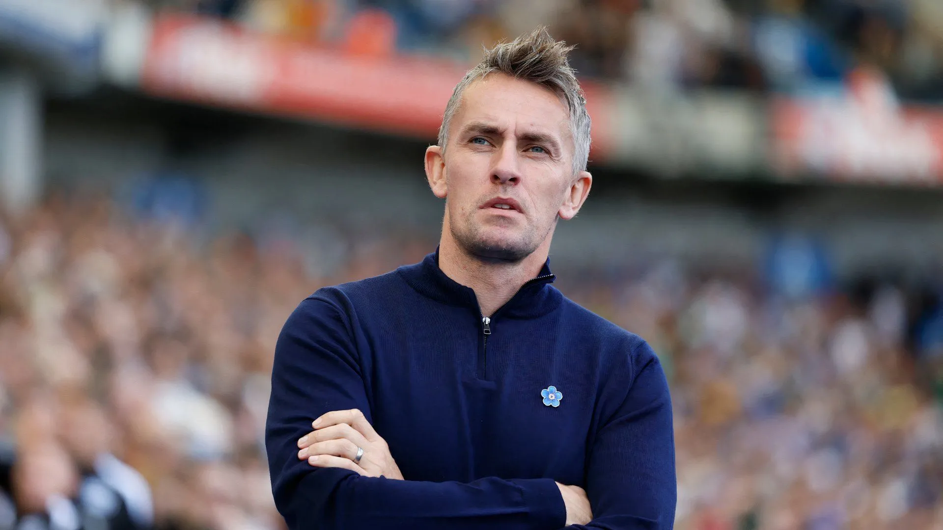 HLV Kieran McKenna của Ipswich Town trên sân