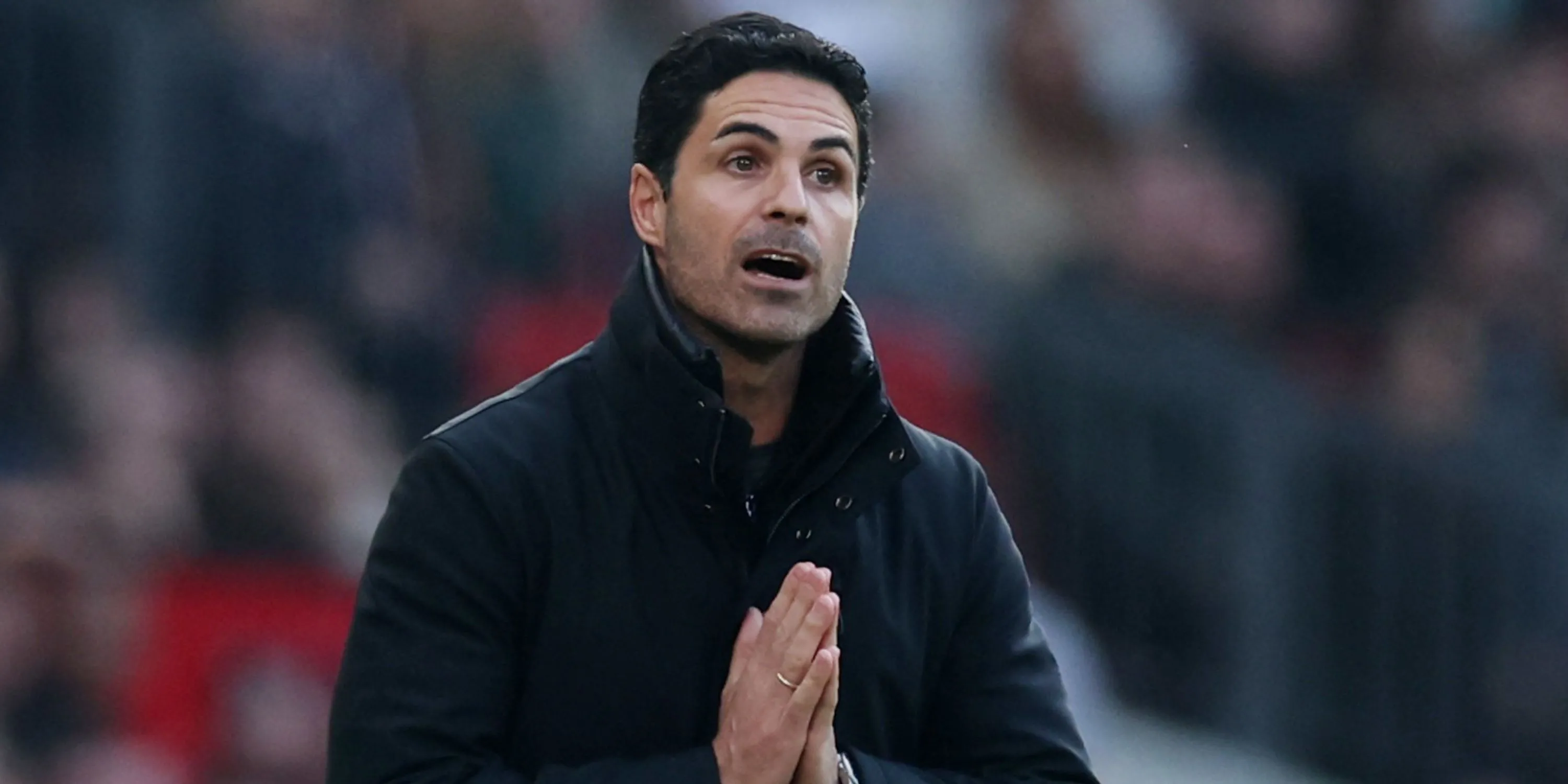 HLV Mikel Arteta của Arsenal trên đường biên