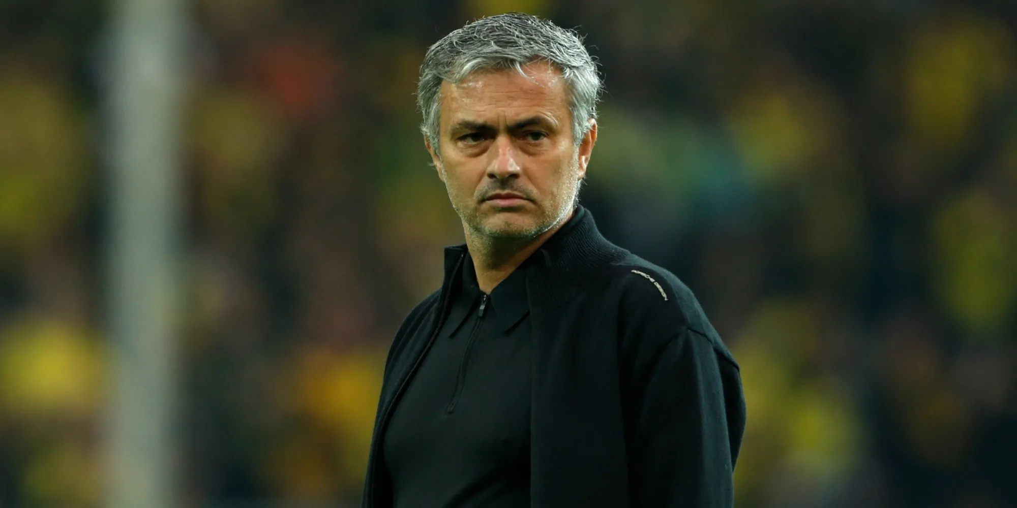 HLV Real Madrid Jose Mourinho trên sân tập