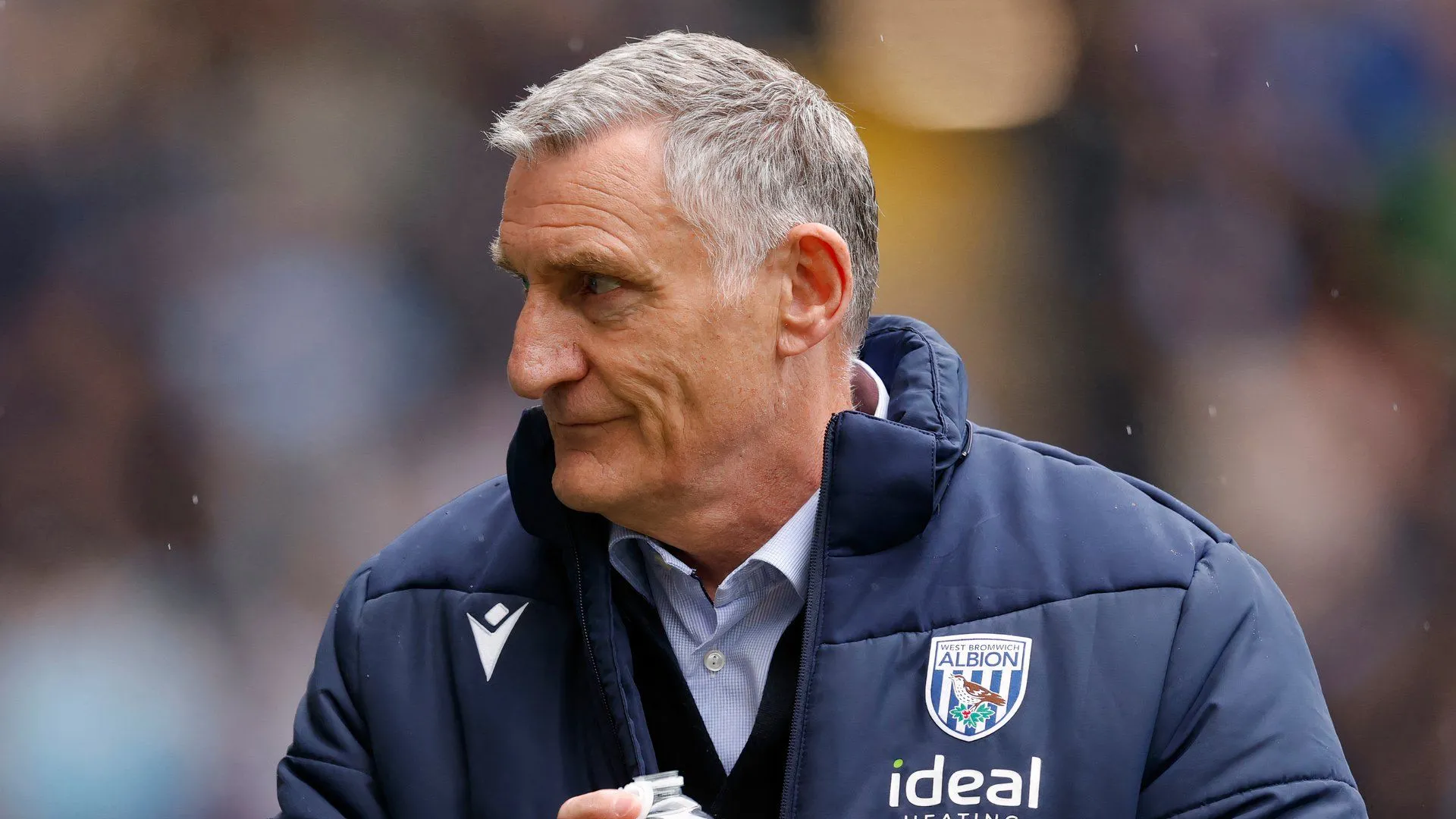 HLV Tony Mowbray khi còn dẫn dắt West Brom, một ứng viên được đồn đoán cho ghế nóng Hull City