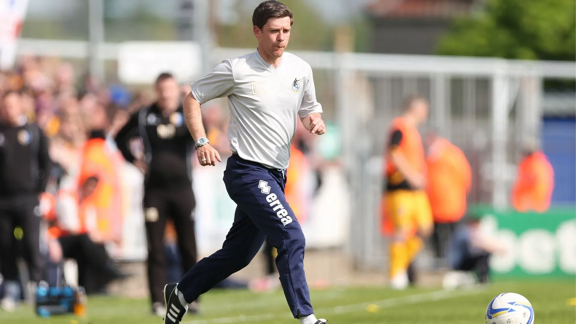 Huấn luyện viên Darrell Clarke trong buổi phỏng vấn sau khi trở lại Bristol Rovers