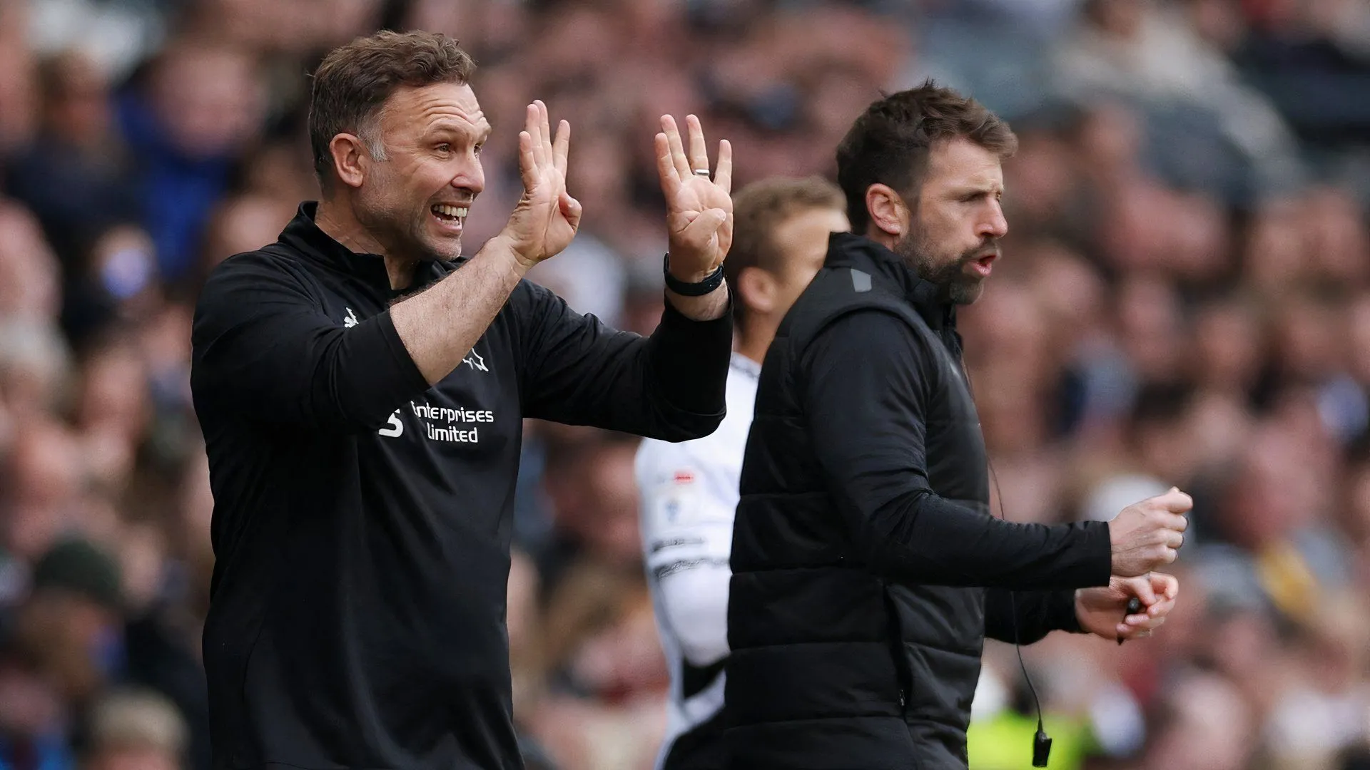 Huấn luyện viên John Eustace chỉ đạo tại Derby County