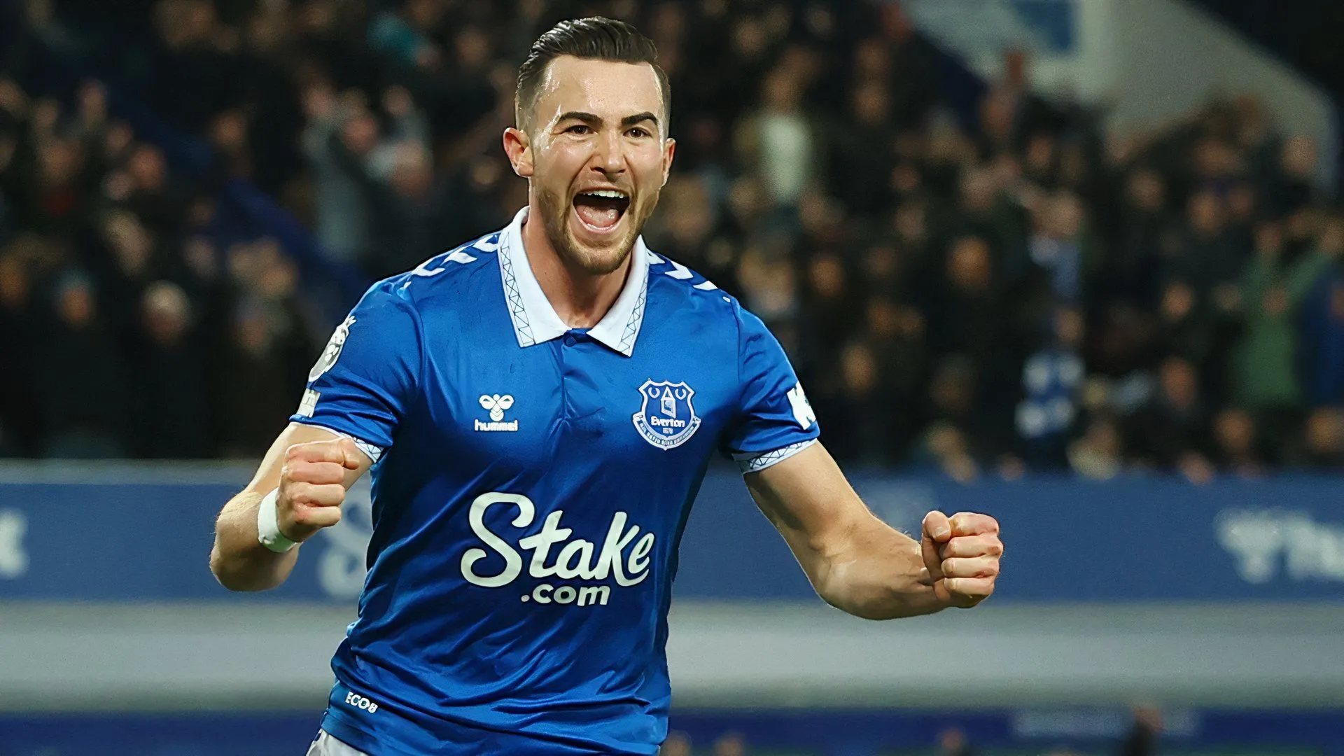 Jack Harrison ăn mừng bàn thắng cho Everton trong trận gặp Manchester City tại Premier League