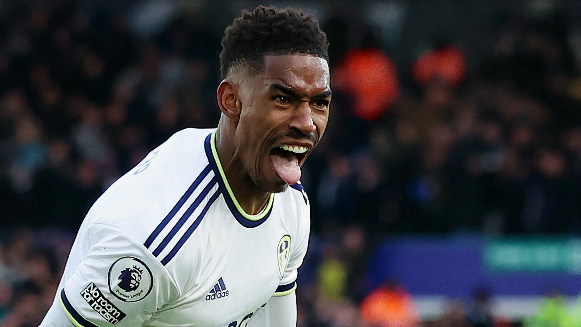Junior Firpo, hậu vệ trái của Leeds United