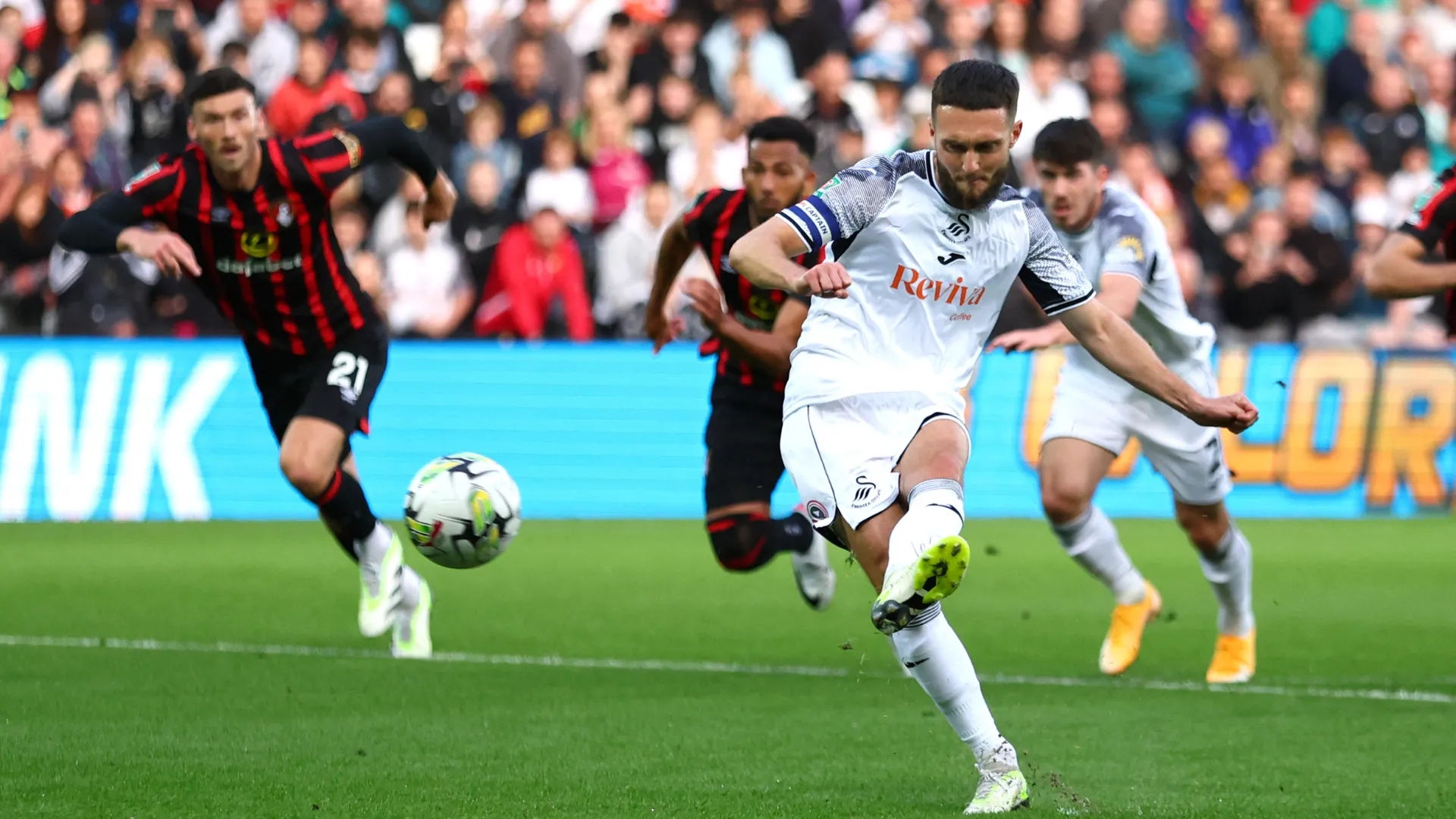 Matt Grimes, cựu đội trưởng và biểu tượng của Swansea City