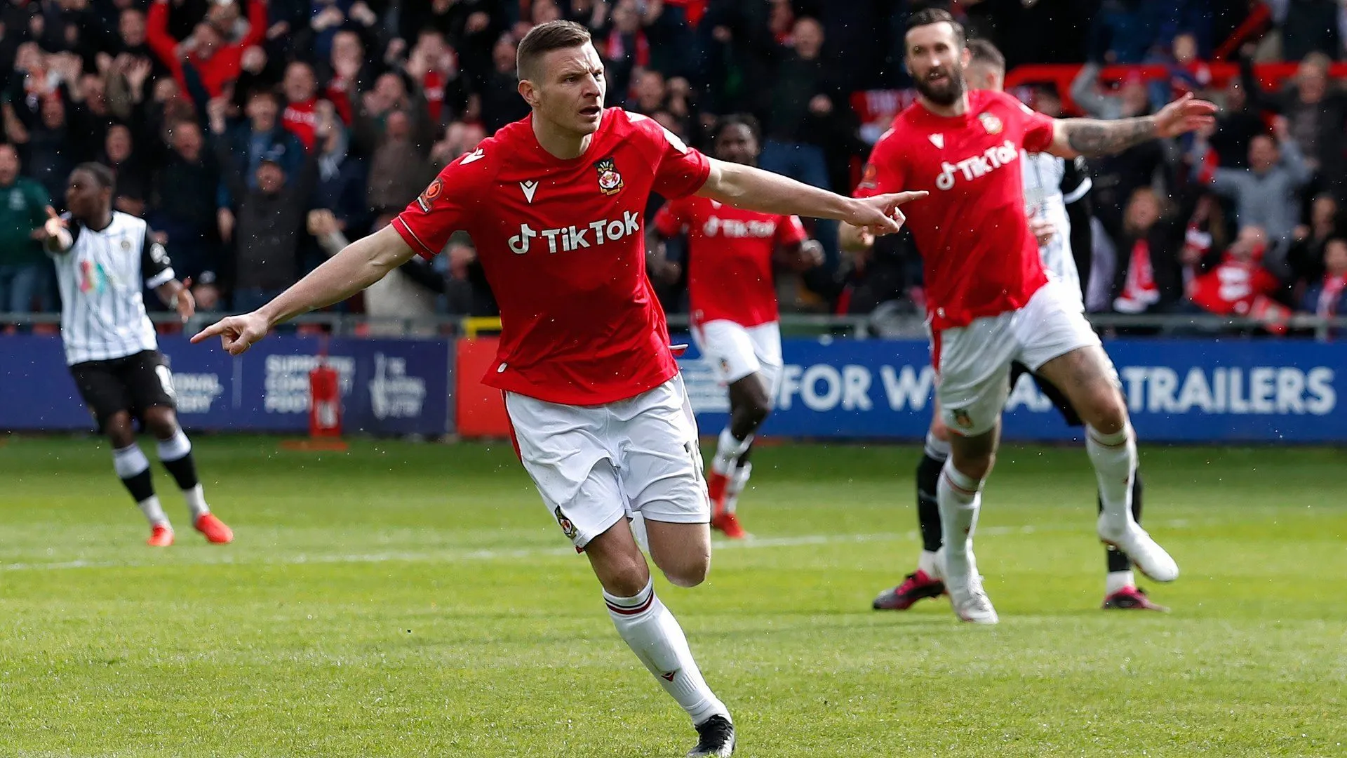 Paul Mullin, tiền đạo của Wrexham, người được Wigan Athletic nhắm đến trong kỳ chuyển nhượng mùa hè 2025