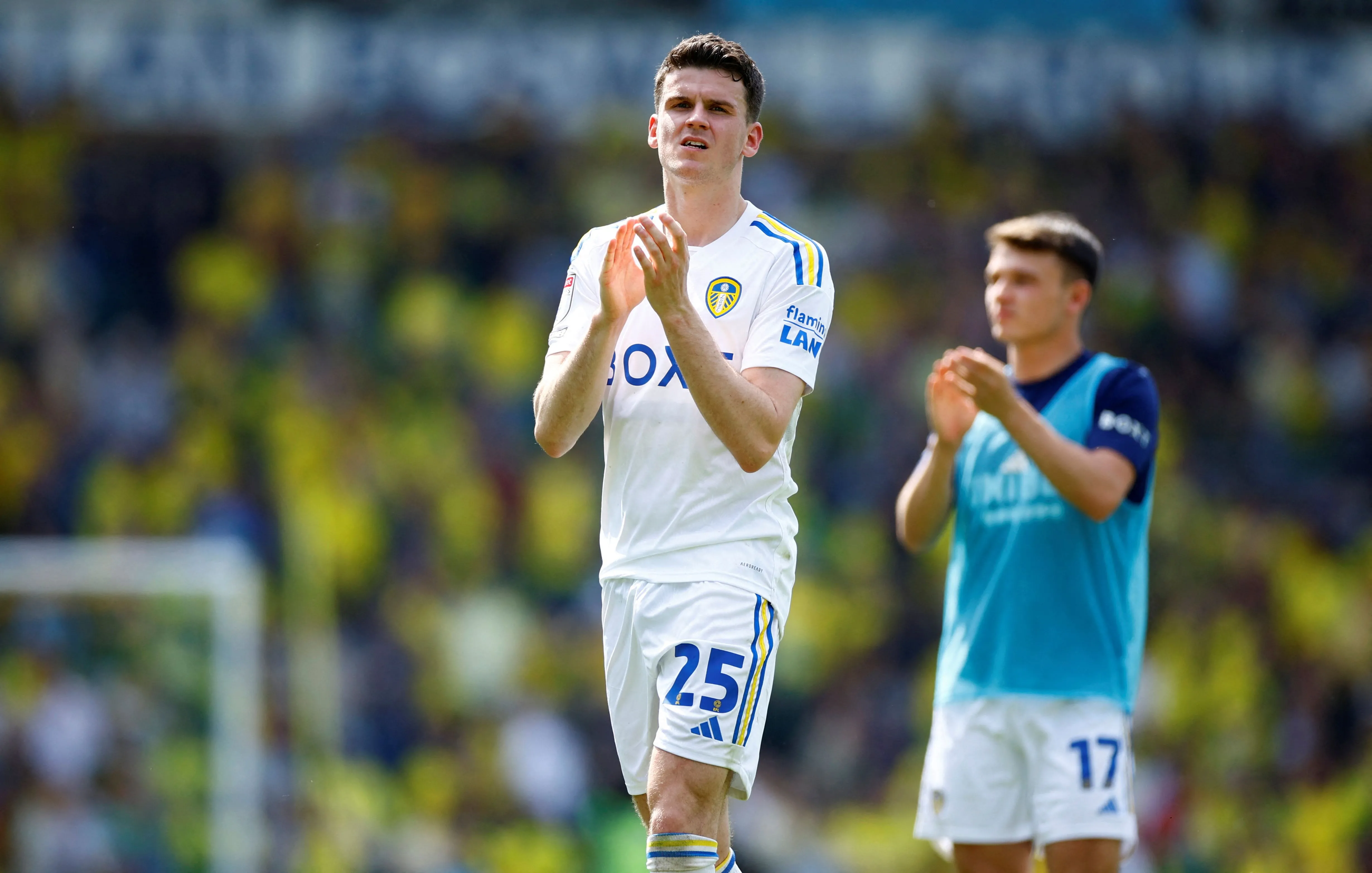 Sam Byram trong trận đấu của Leeds United