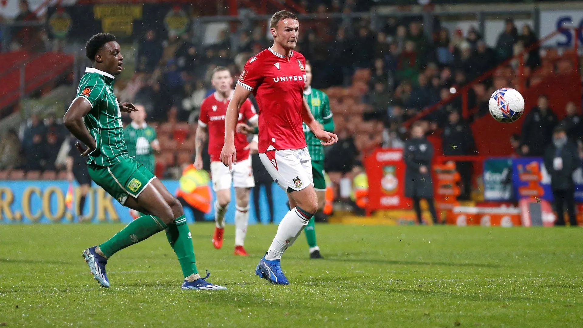 Sam Dalby ăn mừng bàn thắng trong màu áo Dundee United