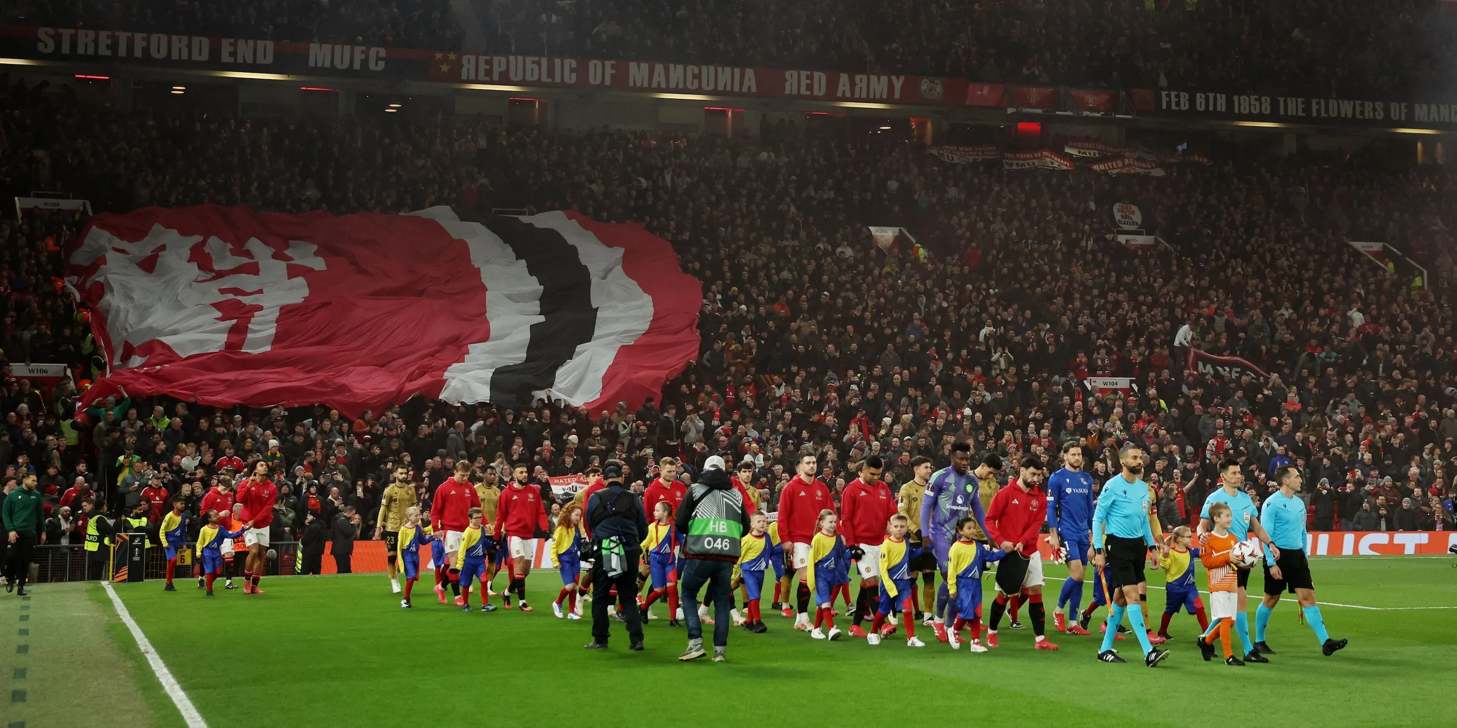 Sân Old Trafford của Manchester United trong một trận đấu tại Europa League