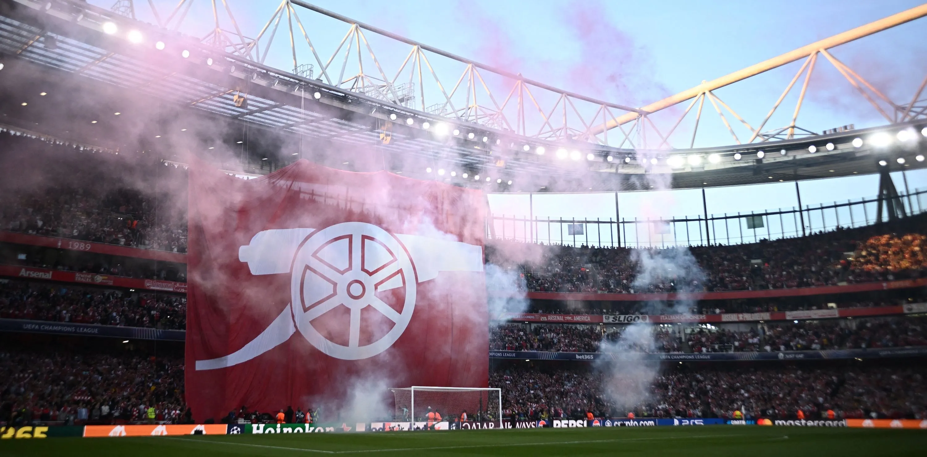 Sân vận động Emirates của Arsenal nhìn từ trên cao