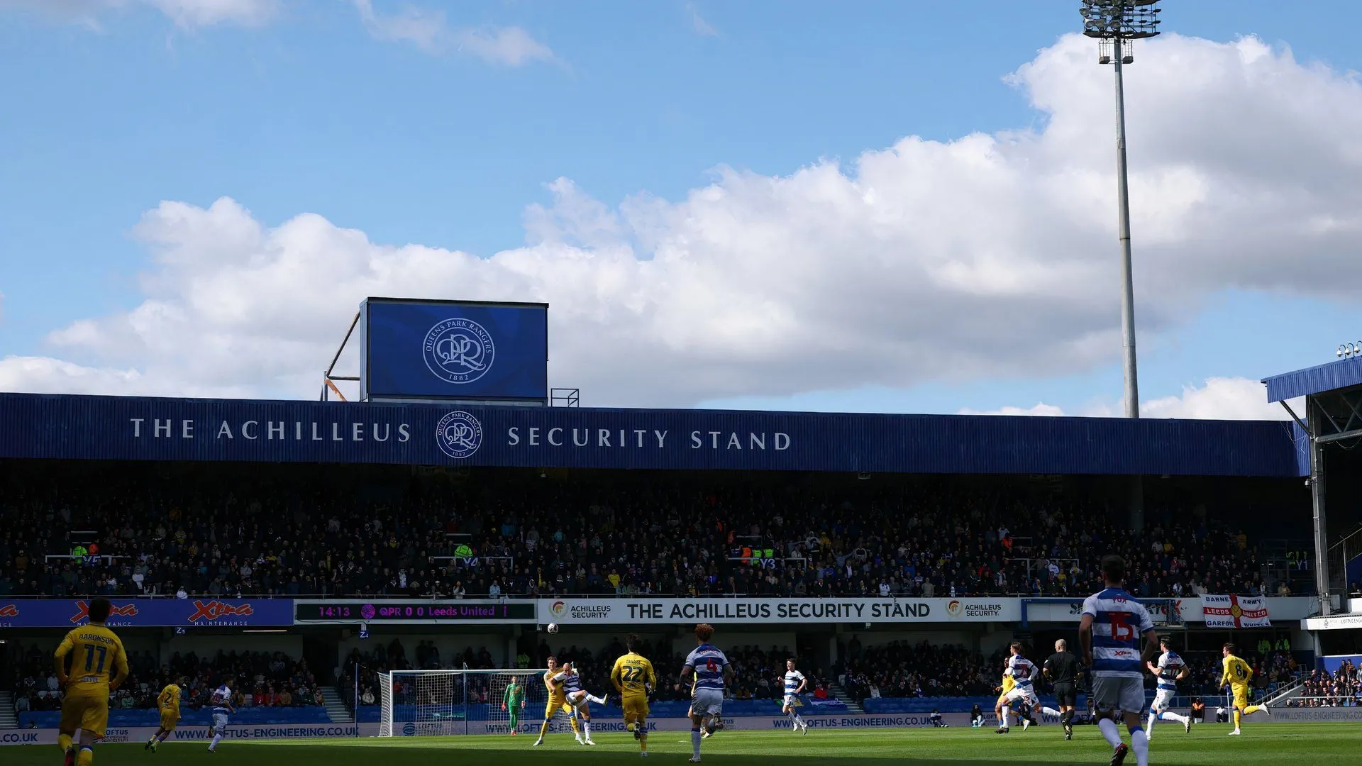 Sân vận động Loftus Road, sân nhà của Queens Park Rangers (QPR), một trong những câu lạc bộ quan tâm tới Anfernee Dijksteel