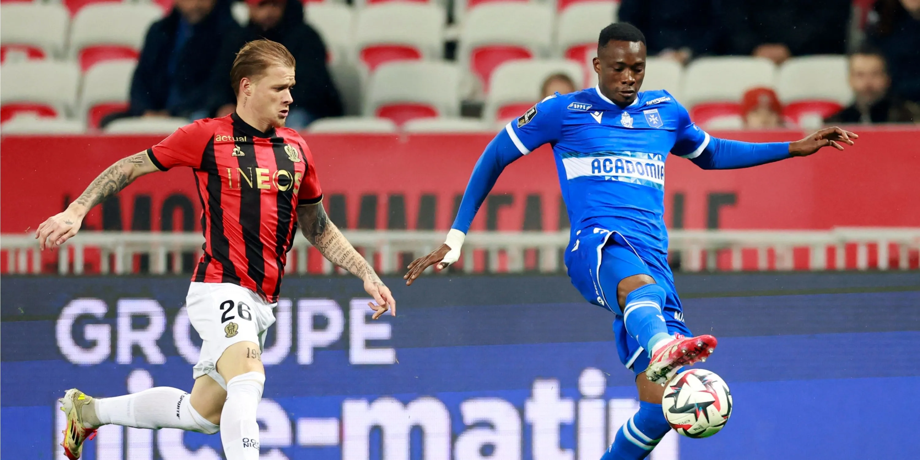 Sinaly Diomandé trong màu áo câu lạc bộ Auxerre tại Pháp
