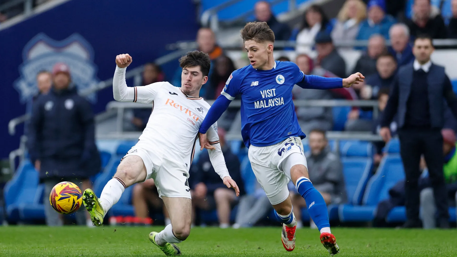 Tiền đạo trẻ Cian Ashford trong màu áo Cardiff City