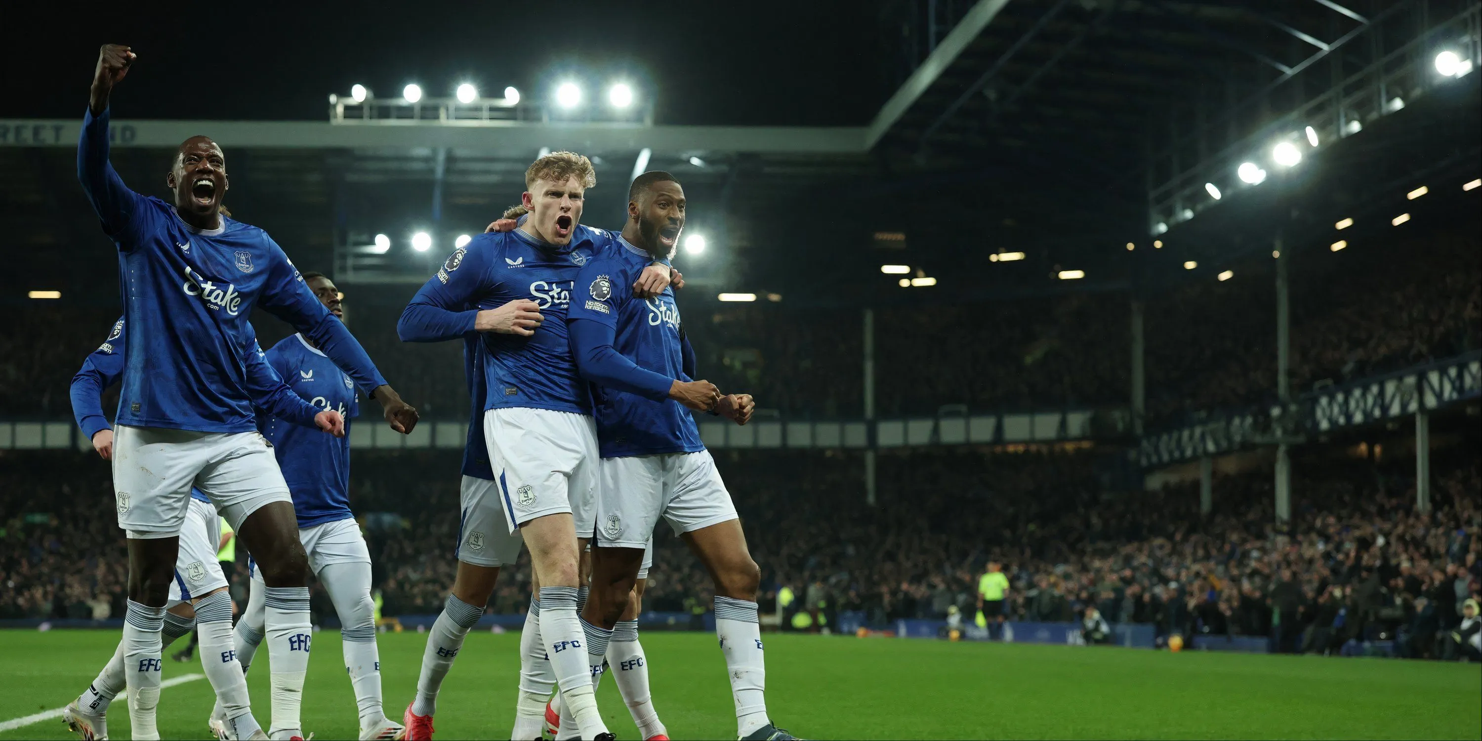 Trung vệ Jarrad Branthwaite của Everton, mục tiêu của nhiều câu lạc bộ lớn