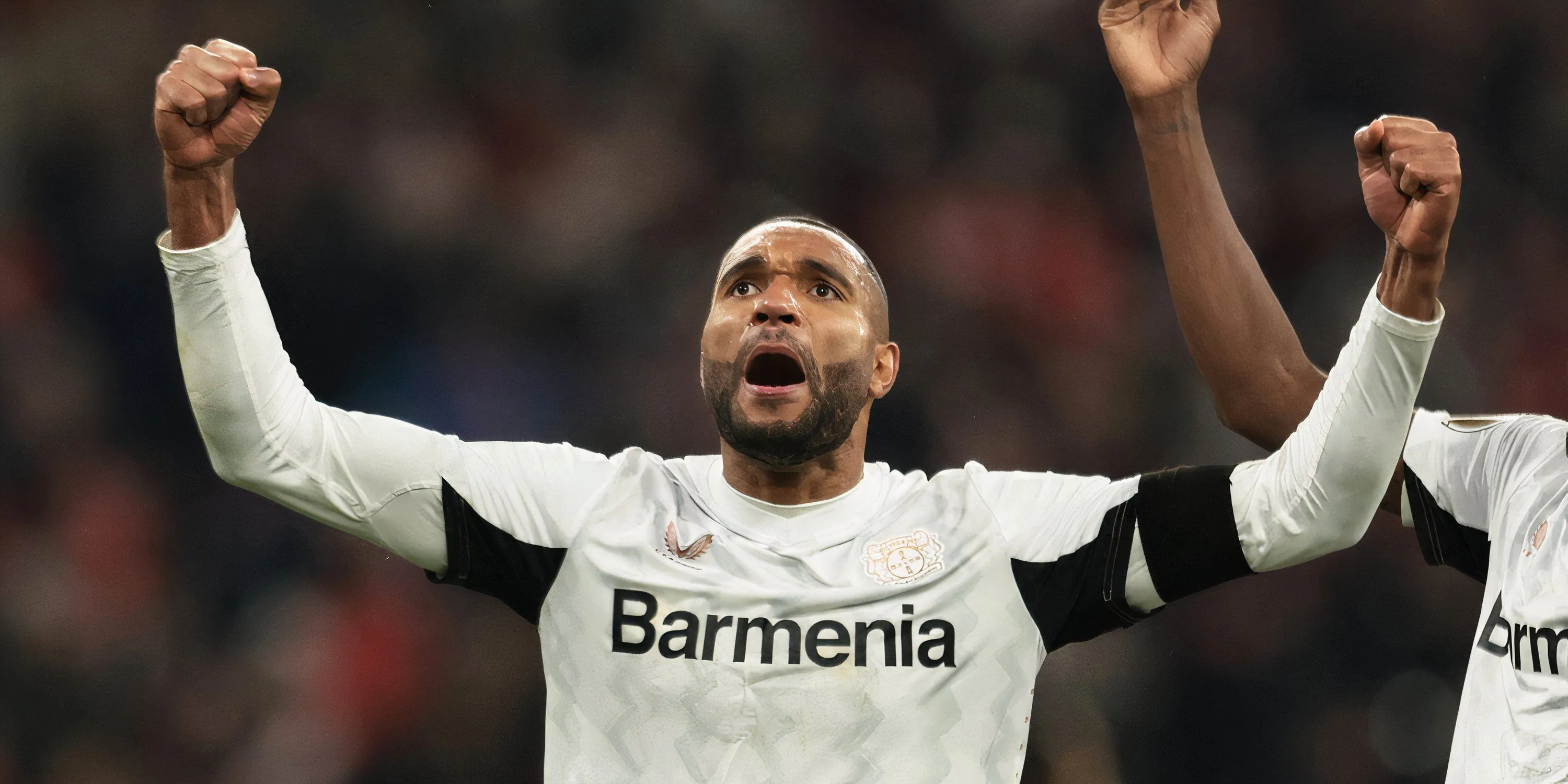 Trung vệ Jonathan Tah của Bayer Leverkusen trong một trận đấu cúp quốc gia Đức