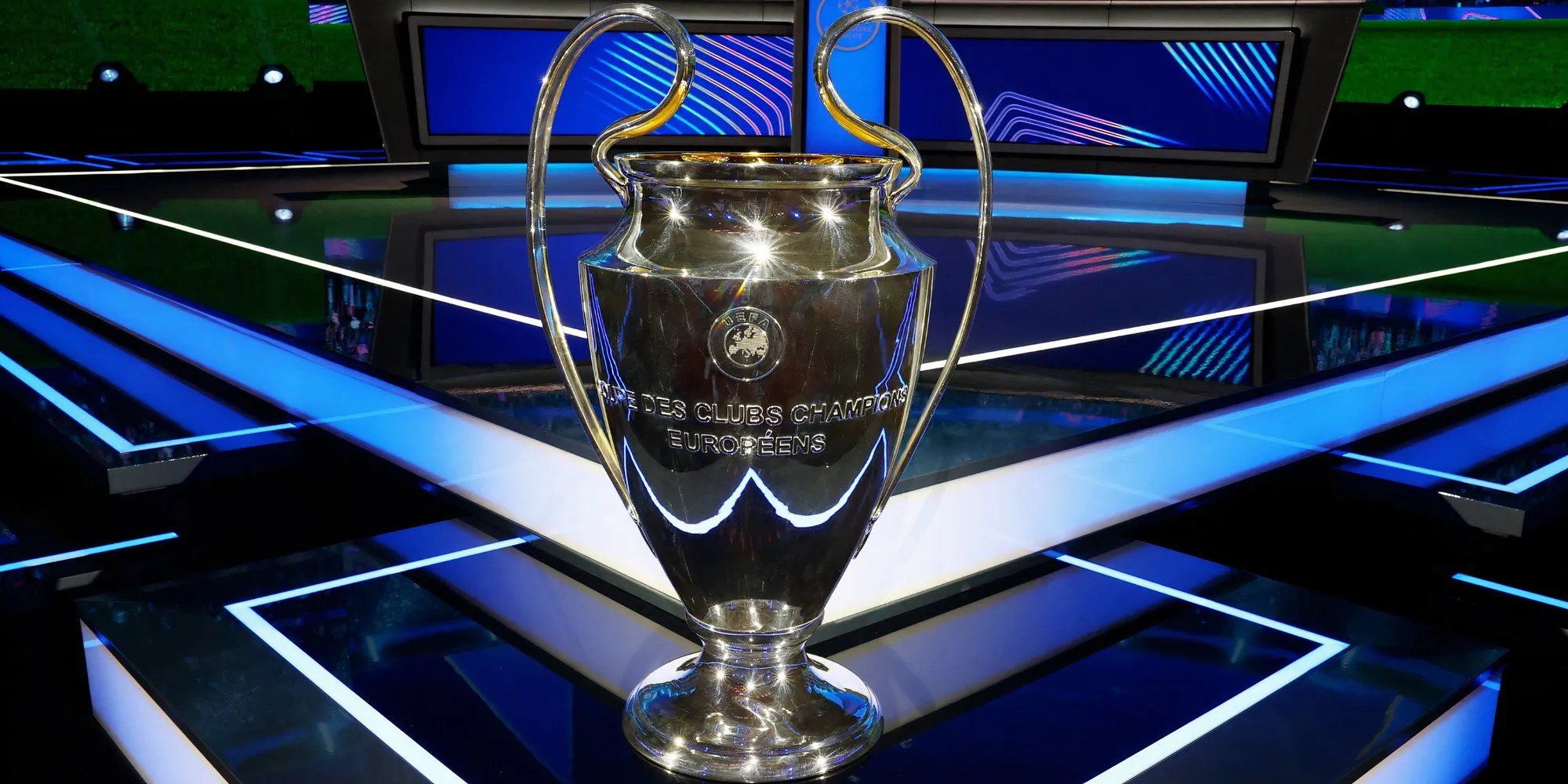 Chiếc cúp UEFA Champions League danh giá