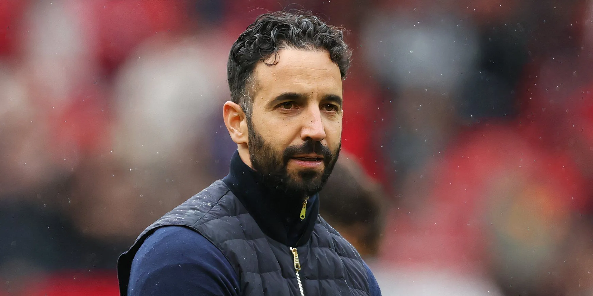 HLV Ruben Amorim chỉ đạo trong trận đấu của Manchester United