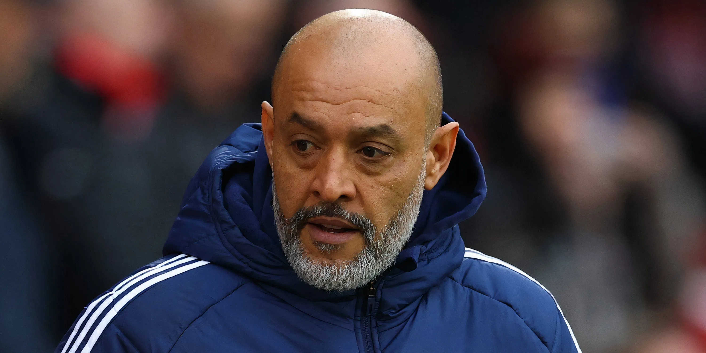 Huấn luyện viên Nuno Espirito Santo chỉ đạo trận đấu của Nottingham Forest