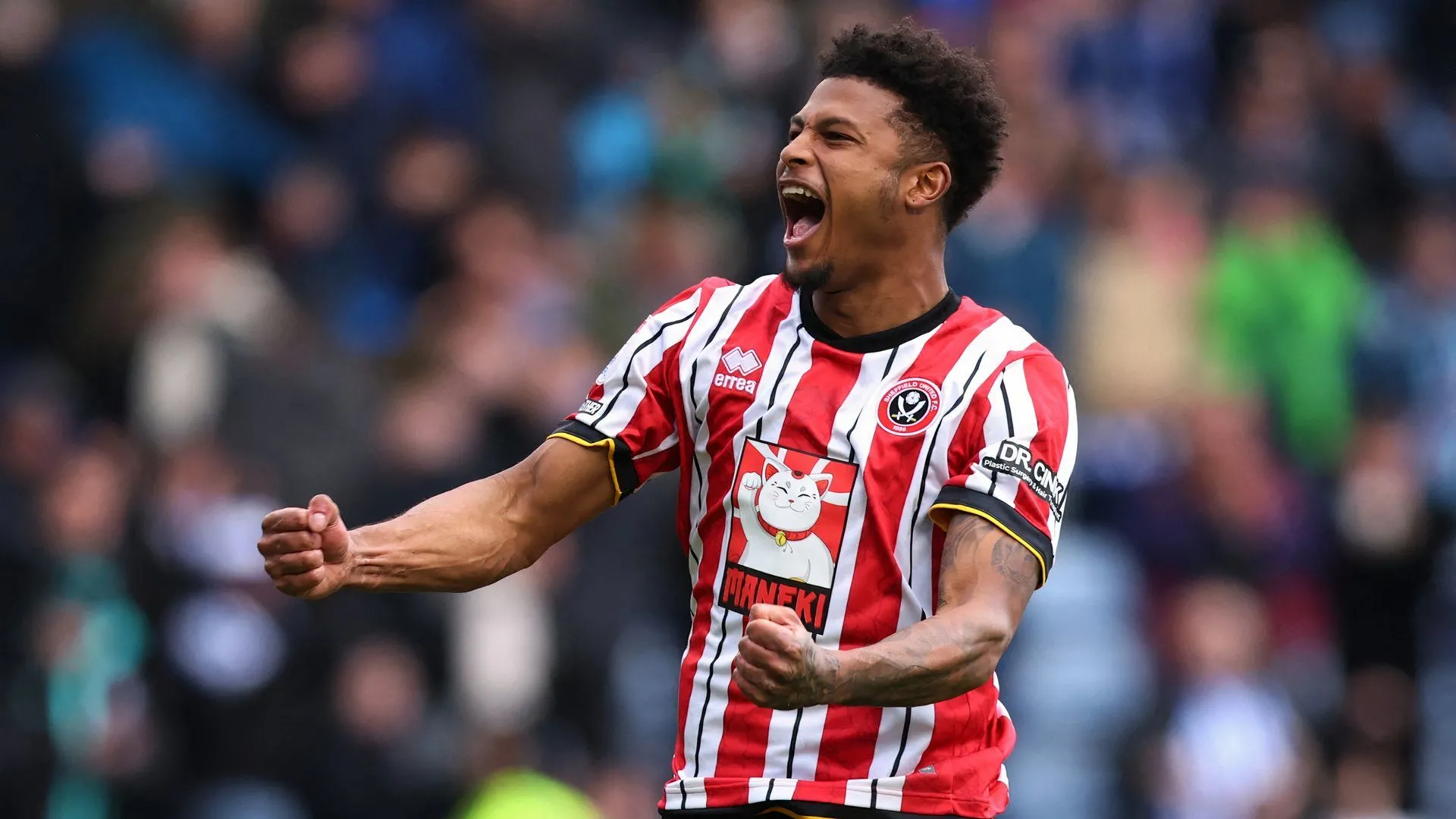 Rhian Brewster thi đấu trong trận derby Steel City cho Sheffield United