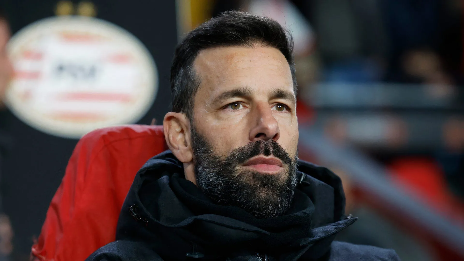Ruud van Nistelrooy trên sân tập của Leicester City
