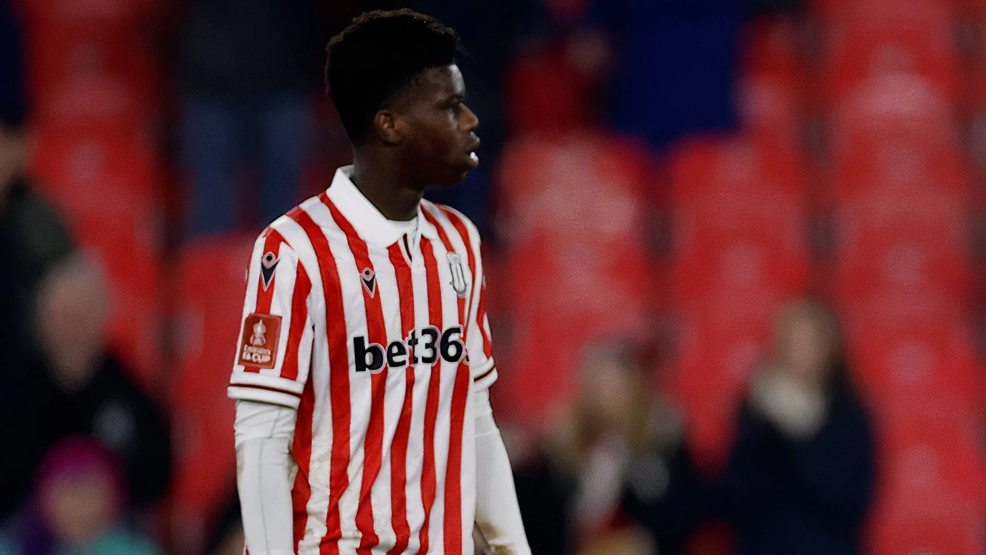 Sol Sidibe trong màu áo Stoke City thi đấu tại Championship