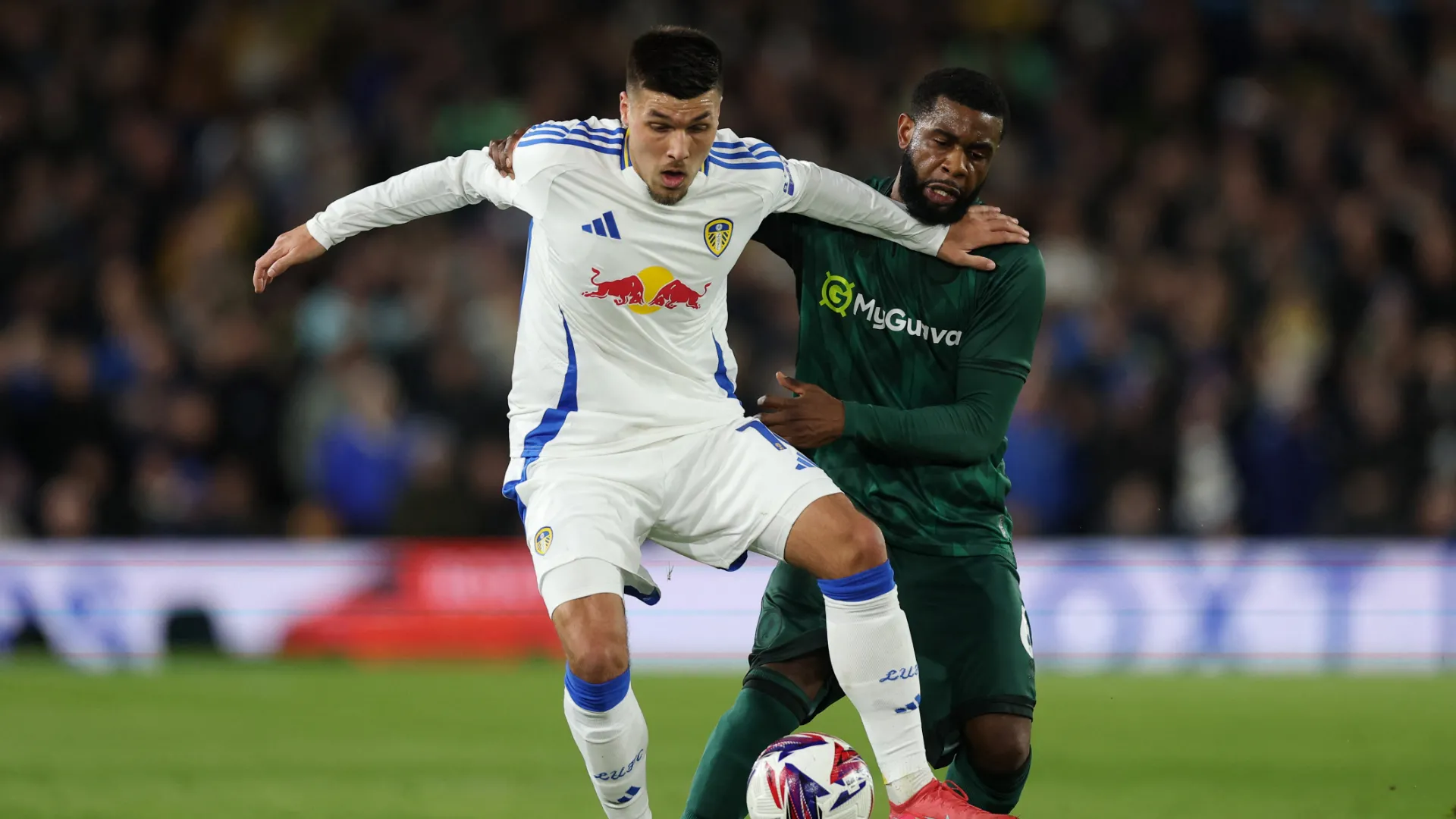 Trung vệ Japhet Tanganga của Millwall trong một trận đấu gần đây