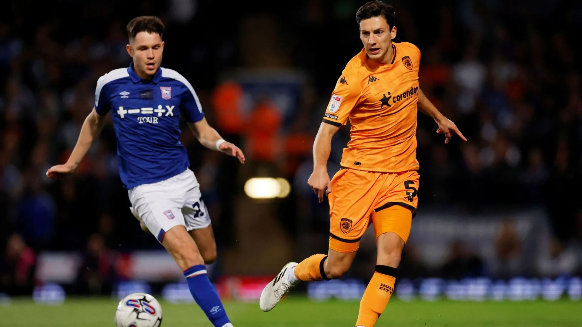 Alfie Jones trong màu áo Hull City, cầu thủ quan trọng của Bầy Hổ