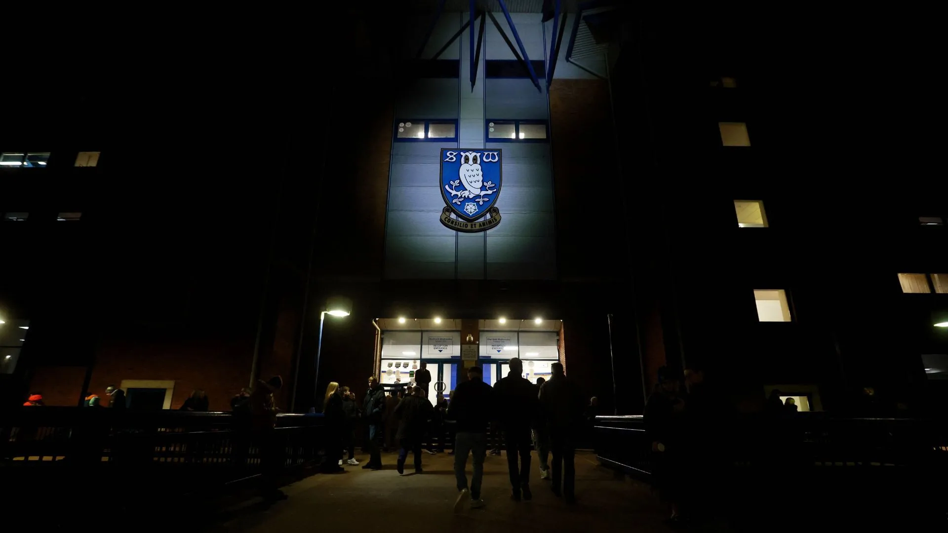 Bên ngoài sân vận động Hillsborough, sân nhà của Sheffield Wednesday