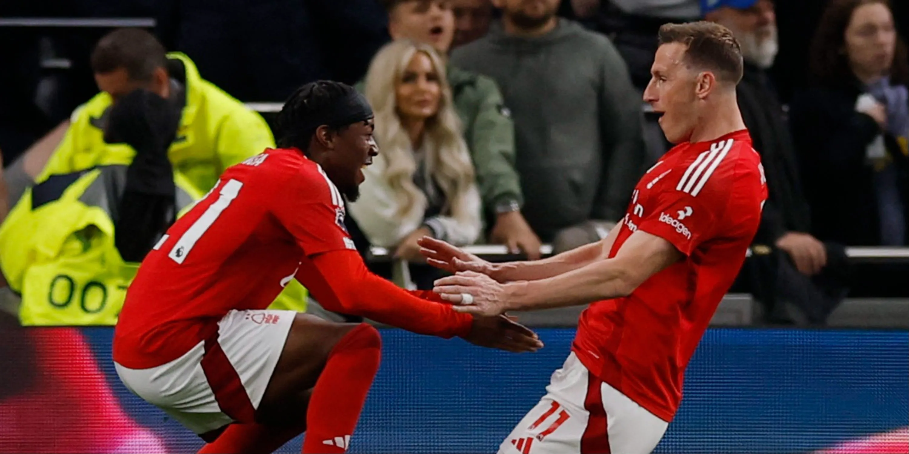 Bộ đôi tấn công Chris Wood và Anthony Elanga phối hợp ăn ý tại Nottingham Forest