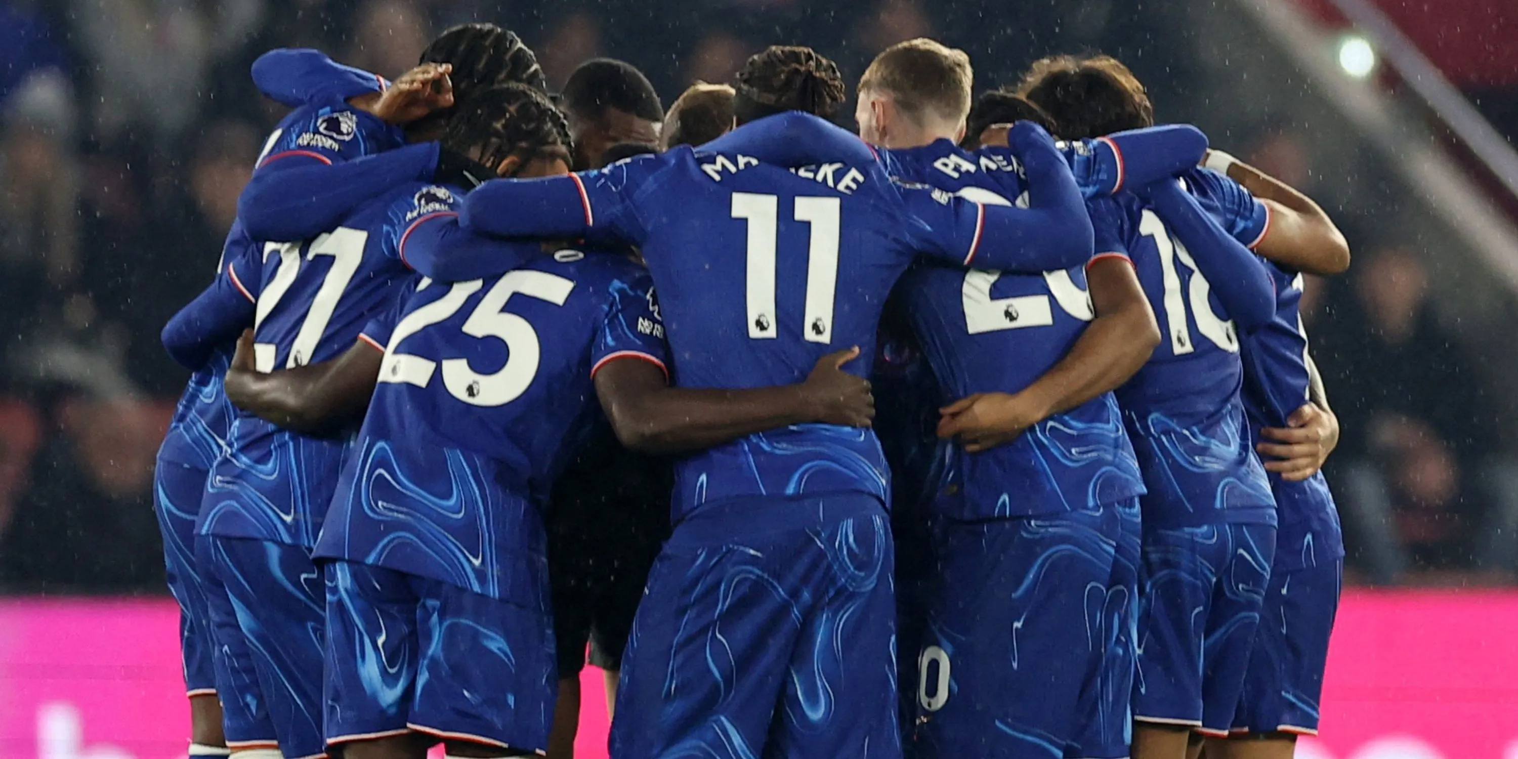 Các cầu thủ Chelsea ăn mừng bàn thắng tại giải Ngoại Hạng Anh