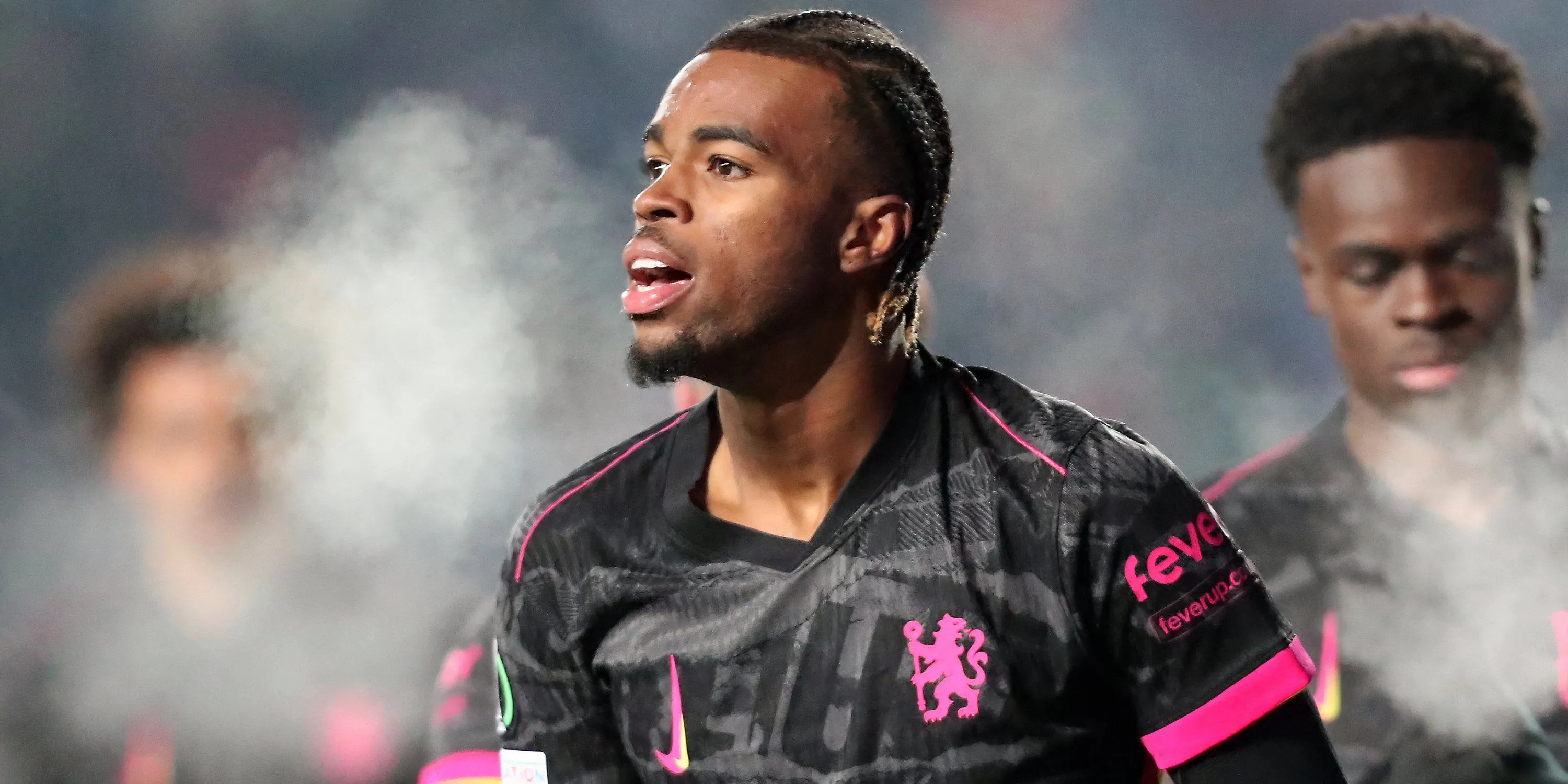 Carney Chukwuemeka thi đấu cho Borussia Dortmund