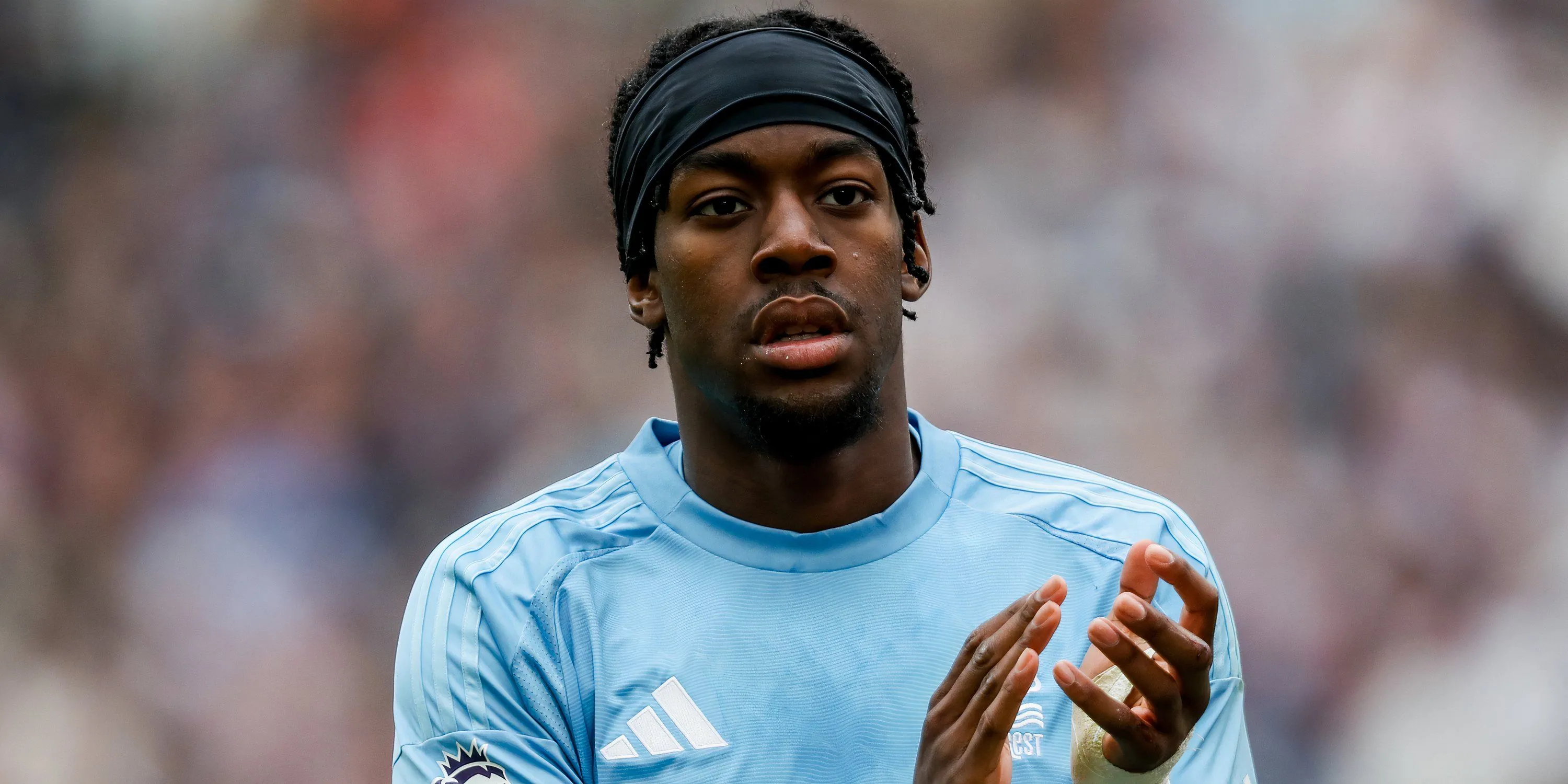 Cầu thủ chạy cánh Anthony Elanga của Nottingham Forest, mục tiêu chuyển nhượng của Newcastle, tri ân người hâm mộ